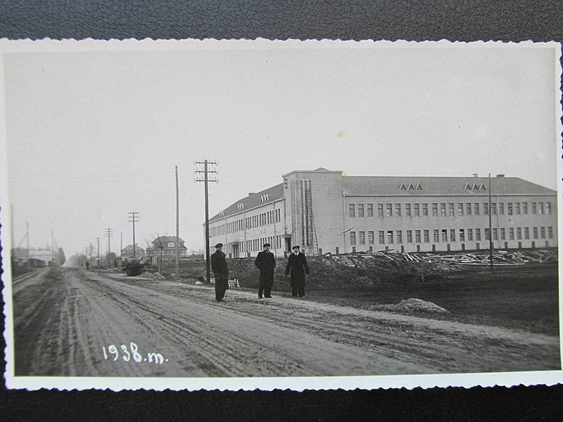 Click image for larger version

Name:	Ukmergė.Amatų mokykla.1938.jpg
Views:	994
Size:	319,6 kB
ID:	1772441