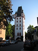Medžio Bokštas (Holzturm), vienas iš trijų išlikusių viduramžių Mainco miesto sienos bokštų (2).