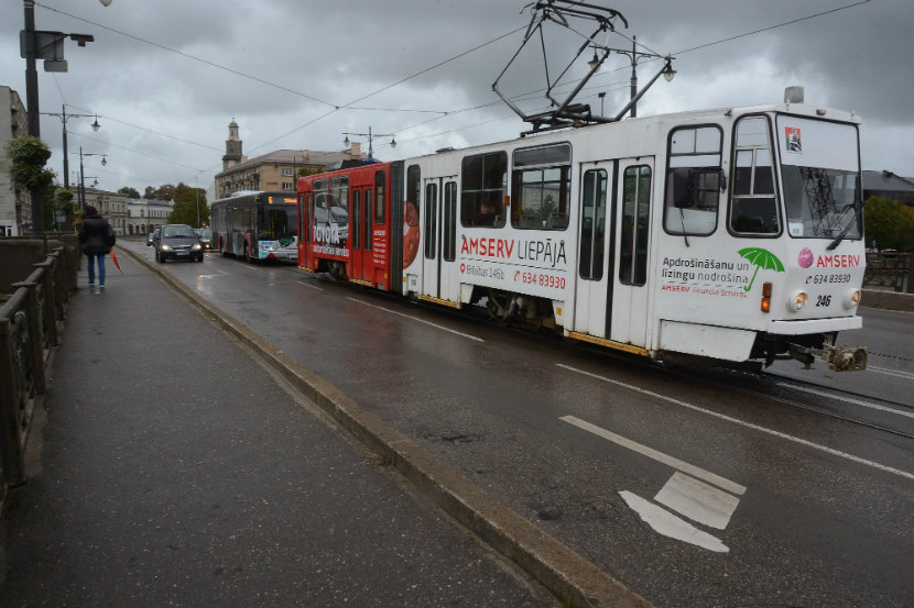 Click image for larger version  Name:	tramvbajs and bus.jpg Views:	1 Size:	101,4 kB ID:	1600737