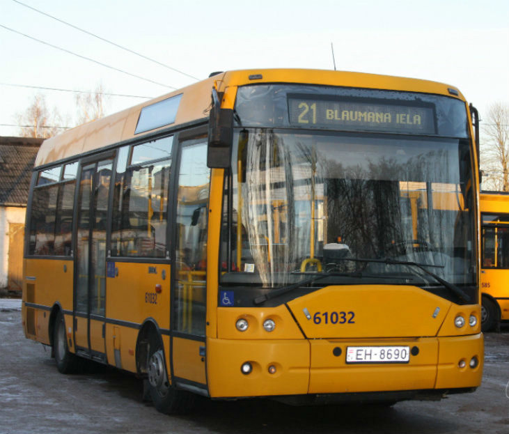 Click image for larger version  Name:	bus200.jpg Views:	1 Size:	101,5 kB ID:	1601140