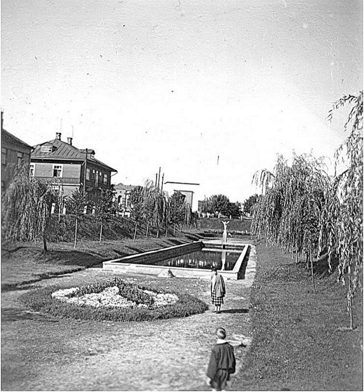Click image for larger version

Name:	Kaunas.Kauko laiptu baseinas 1954.jpg
Views:	451
Size:	138,8 kB
ID:	1628878