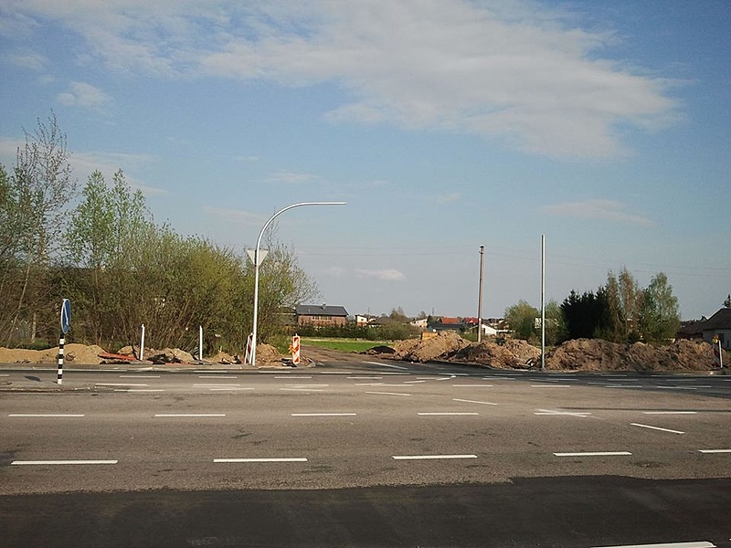 Click image for larger version  Name:	gatvė į gyvenamųjų namų kvartalą.jpg Views:	1 Size:	92,9 kB ID:	1638254