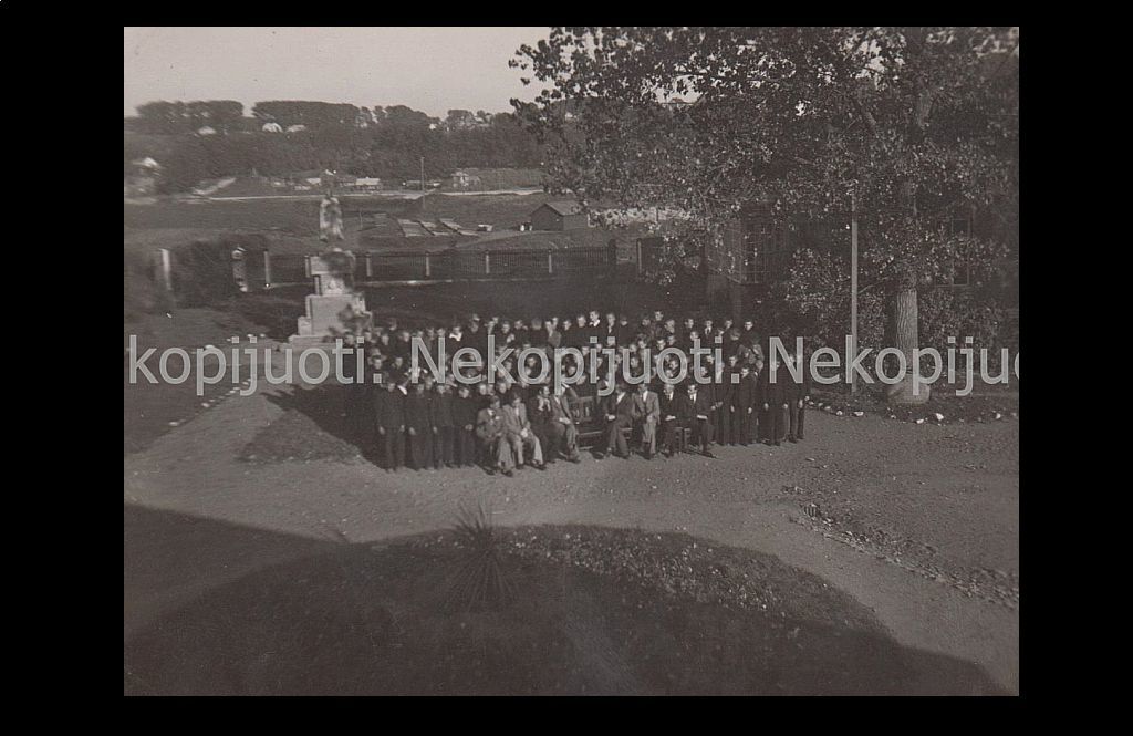 Click image for larger version

Name:	Kaunas.Vilijampole.paminklas 1930 m..jpg
Views:	353
Size:	97,6 kB
ID:	1670768