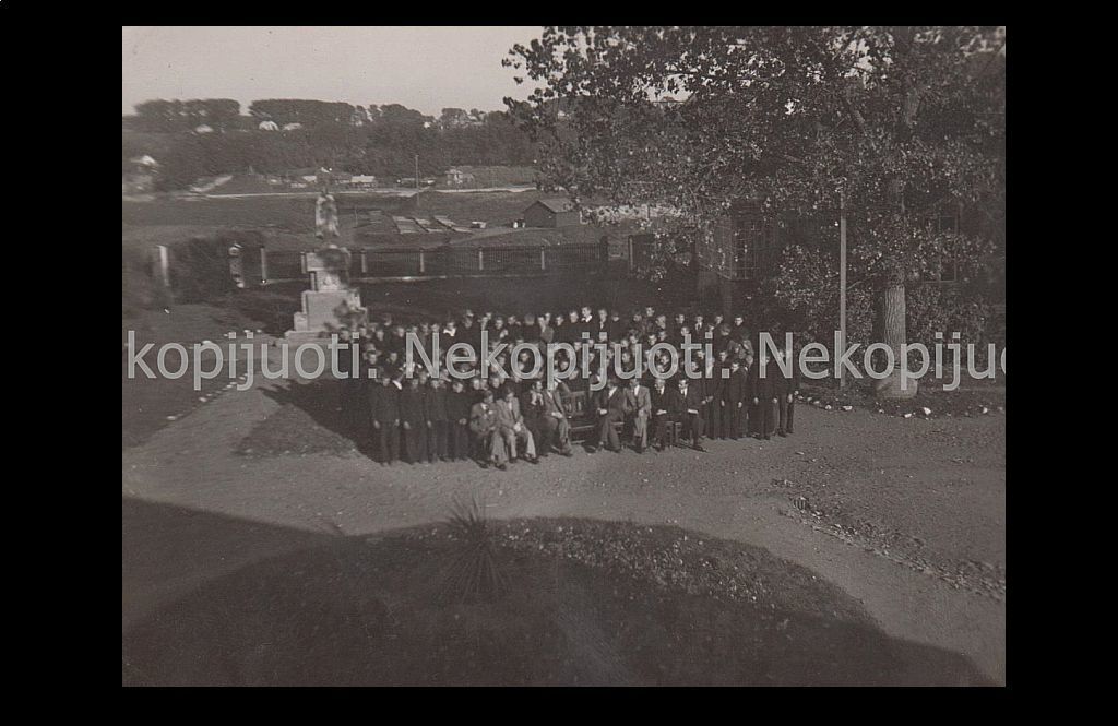 Click image for larger version

Name:	Kaunas.Vilijampole.paminklas 1930 m..jpg
Views:	476
Size:	97,6 kB
ID:	1670768