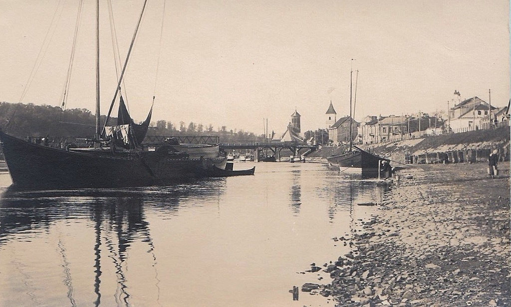 Click image for larger version

Name:	Kaunas.Senamiestis ir Nemunas 1924.jpg
Views:	584
Size:	317,9 kB
ID:	1681486