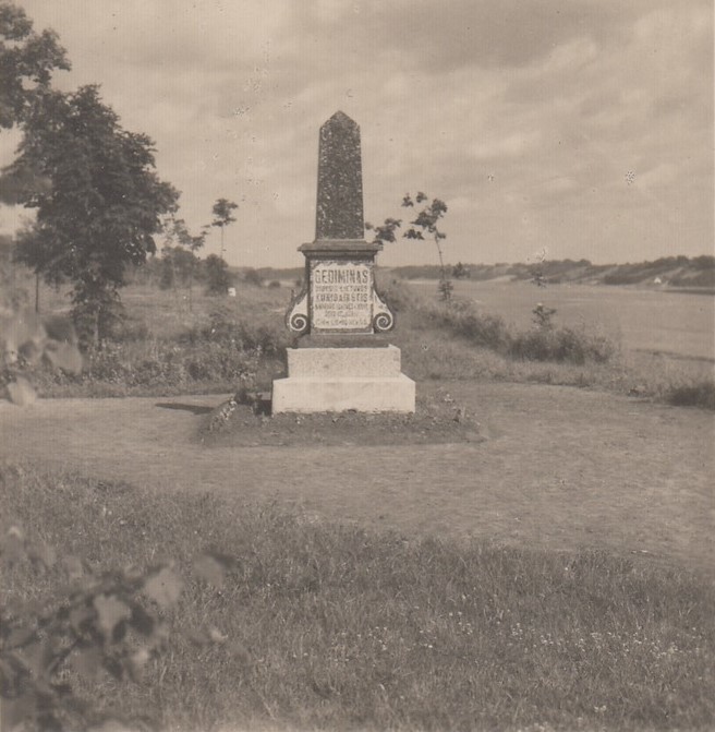 Click image for larger version

Name:	Veliona.Piliakalnio paminklas Gediminui.jpg
Views:	233
Size:	92,3 kB
ID:	1682230