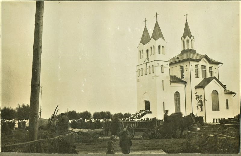 Click image for larger version

Name:	Akademijos bažn.pašventinimo dieną 1925.jpeg
Views:	586
Size:	63,8 kB
ID:	1695335