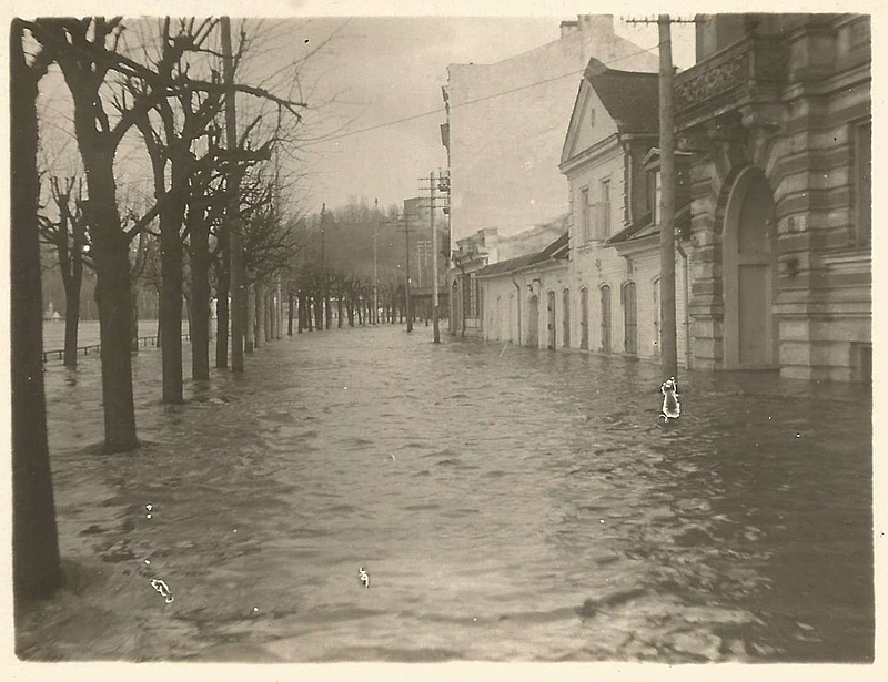 Click image for larger version

Name:	Vilnius.Potvynis..1931.jpg
Views:	424
Size:	195,8 kB
ID:	1709045