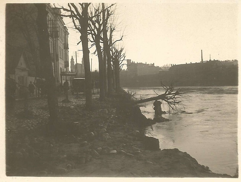 Click image for larger version

Name:	Vilnius.Potvynis..1931.2.jpg
Views:	371
Size:	170,2 kB
ID:	1709046