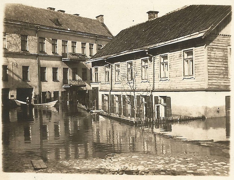Click image for larger version

Name:	Vilnius.Potvynis..1931.3.jpg
Views:	355
Size:	314,7 kB
ID:	1709047