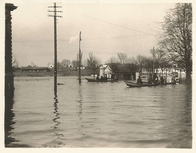 Click image for larger version

Name:	Vilnius.Potvynis..1931.4.jpg
Views:	412
Size:	200,3 kB
ID:	1709048