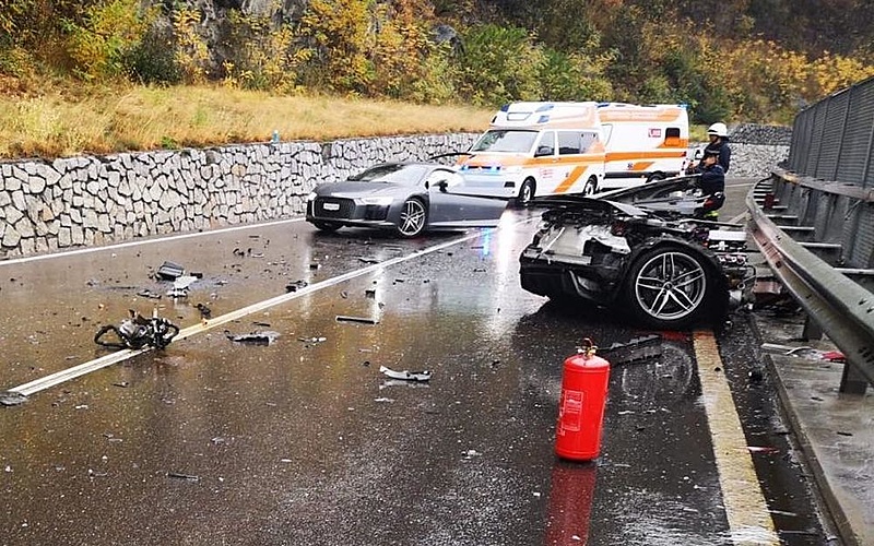 Click image for larger version

Name:	Audi-r8-splits-into-two-massive-crash-04.jpg
Views:	136
Size:	161,6 kB
ID:	1779708