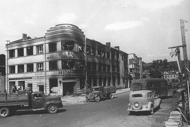 Click image for larger version

Name:	Kaunas.Prie geležinkelio stoties.1944.08. photo.rgakfd.ru.jpg
Views:	1439
Size:	122,0 kB
ID:	1819840