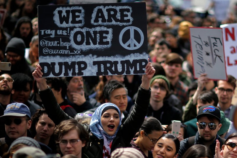 Click image for larger version

Name:	trump-muslim.jpg
Views:	201
Size:	178,5 kB
ID:	1855209
