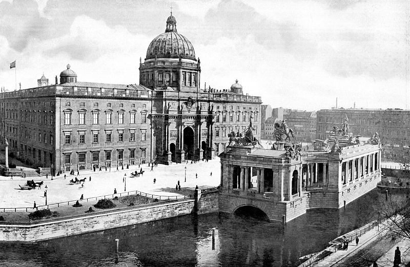 Click image for larger version

Name:	1920px-Berlin_Nationaldenkmal_Kaiser_Wilhelm_mit_Schloss_1900.jpg
Views:	880
Size:	506,8 kB
ID:	2021611