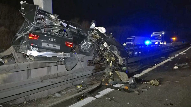 Click image for larger version

Name:	NICHTVERWENDENAudiUnfall.jpg
Views:	374
Size:	101,2 kB
ID:	2116294