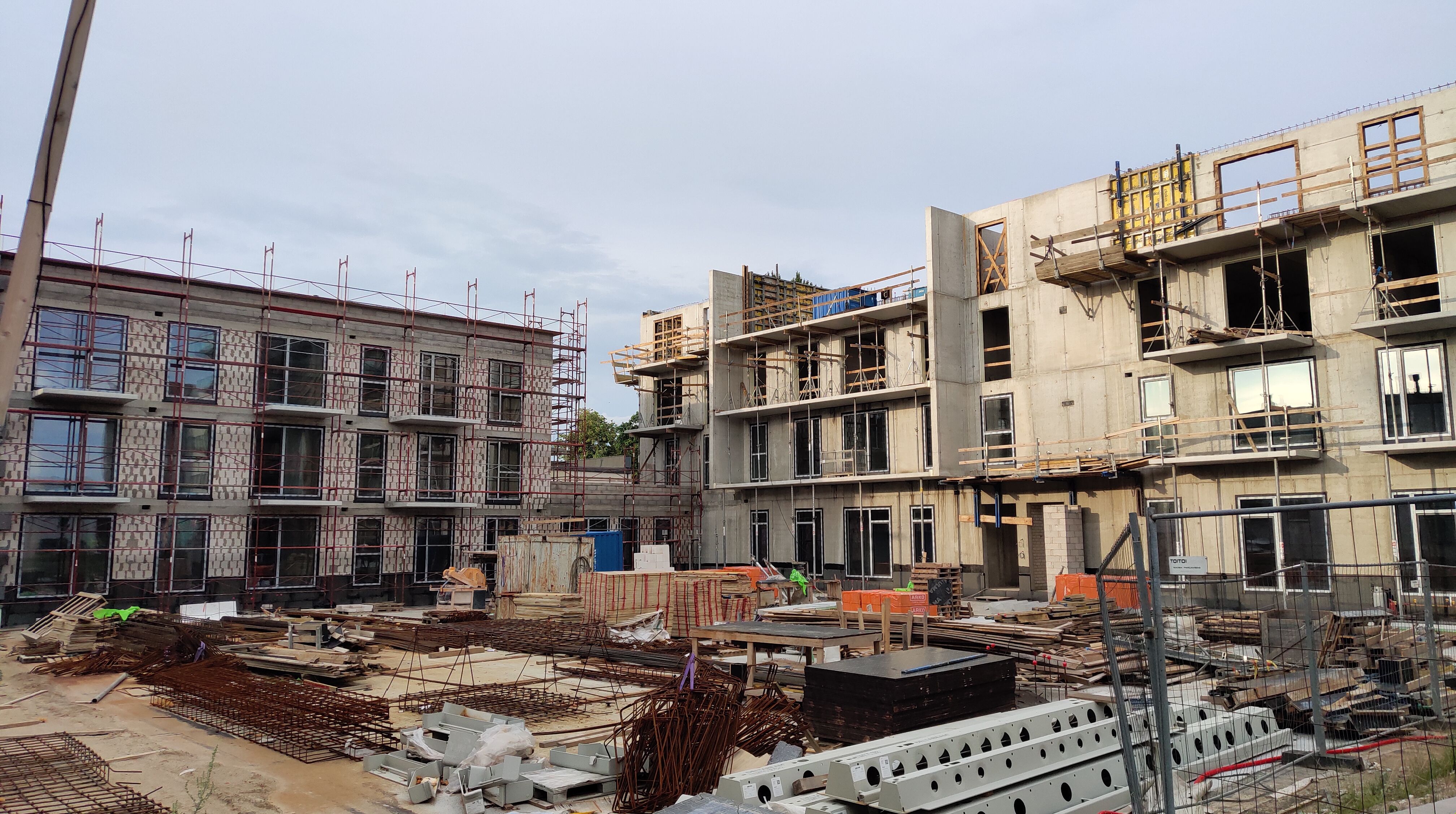 Click image for larger version

Name:	P50719-195543.jpg
Views:	431
Size:	1,52 MB
ID:	2211759