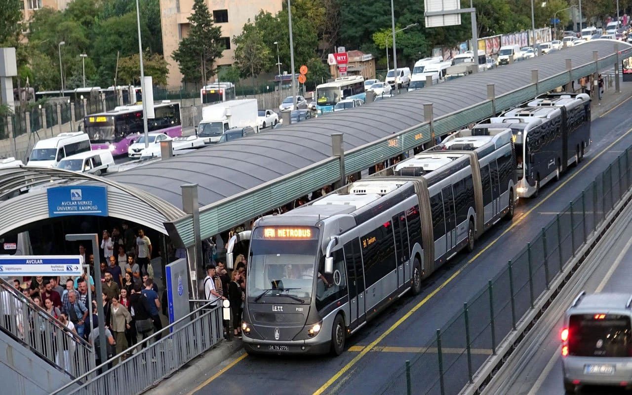 Click image for larger version

Name:	metrobus-istanbul.jpg
Views:	0
Size:	214,8 kB
ID:	2223572