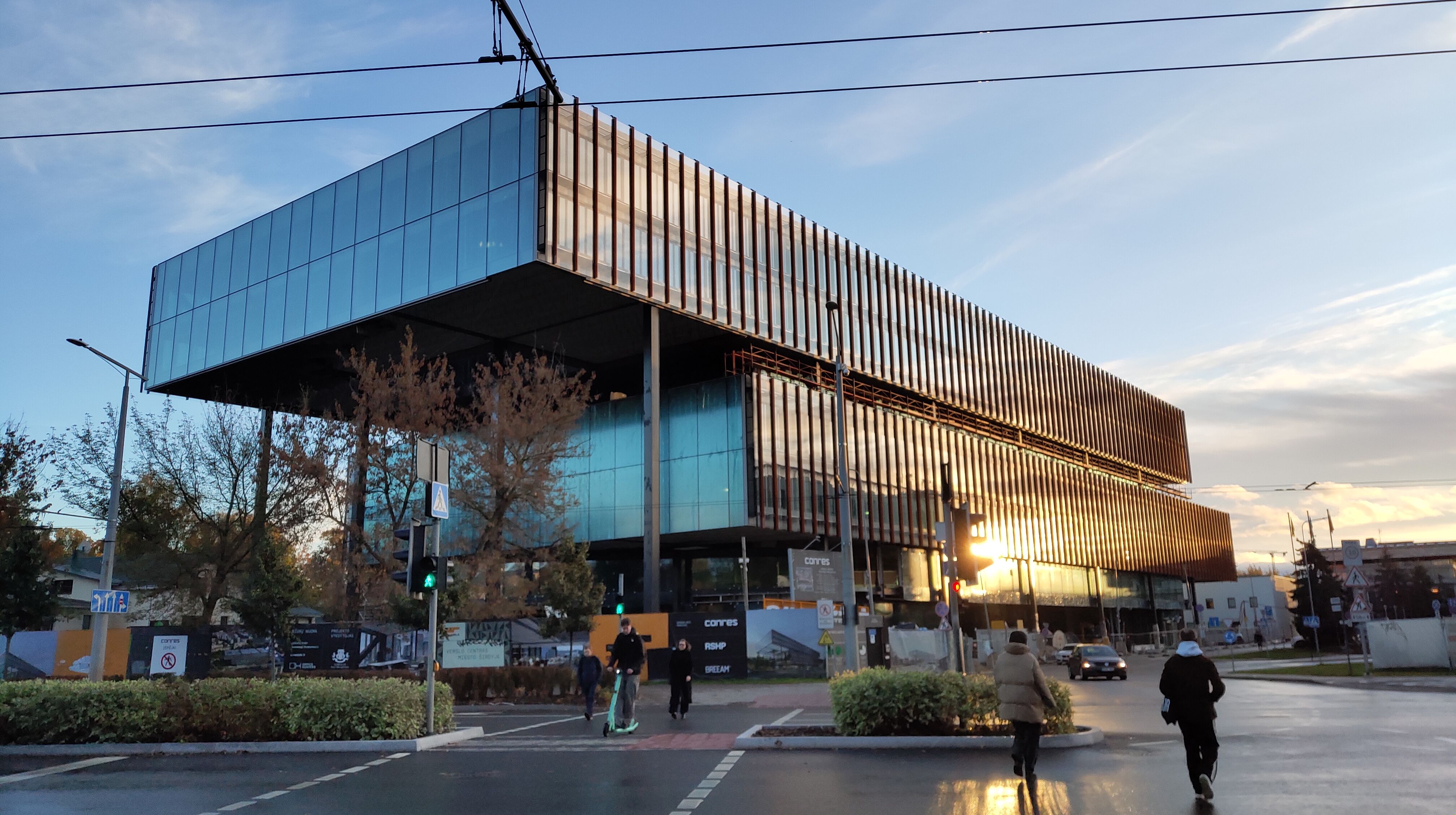 Click image for larger version

Name:	P51013-175048.jpg
Views:	1113
Size:	1,16 MB
ID:	2224957