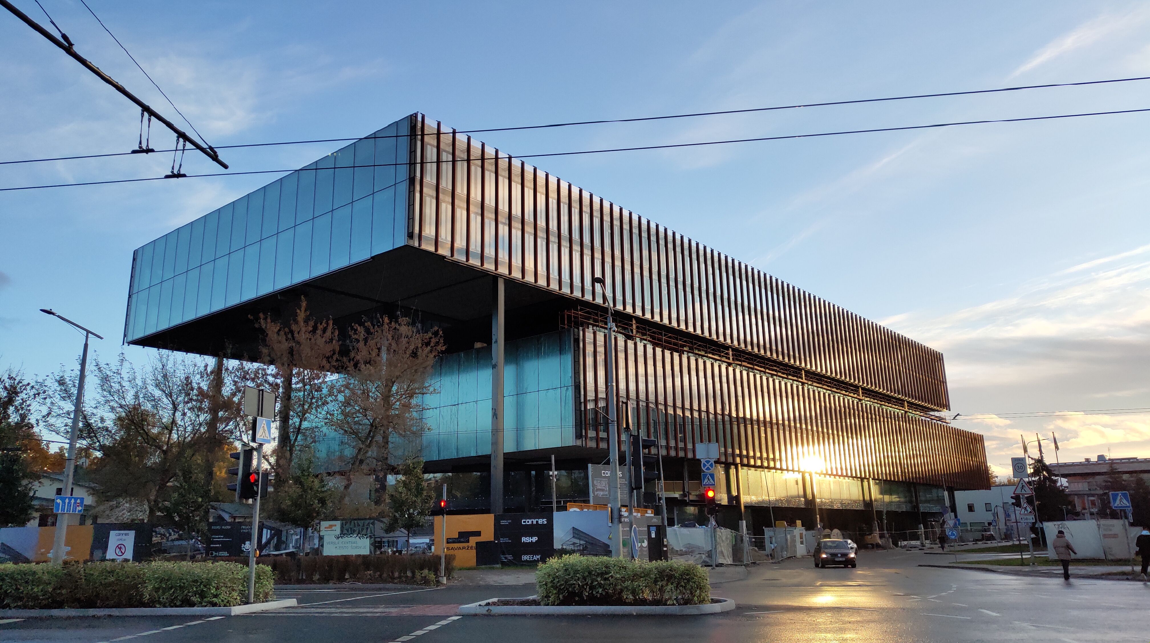 Click image for larger version

Name:	P51013-175102.jpg
Views:	1099
Size:	1,24 MB
ID:	2224958