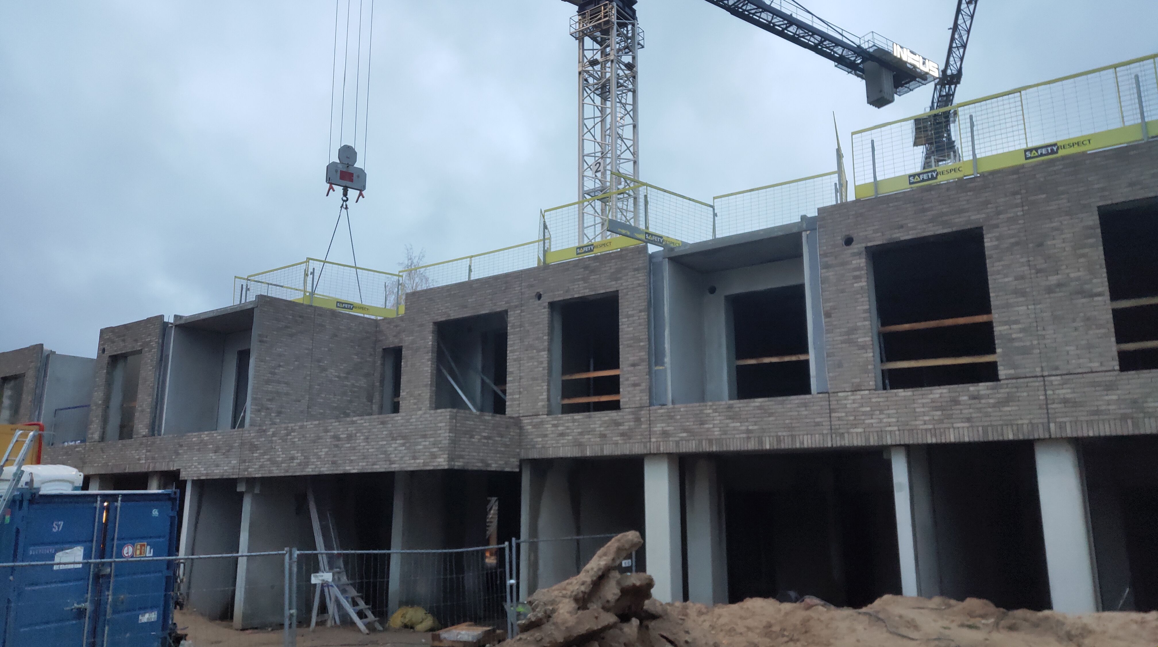 Click image for larger version

Name:	P51027-164353.jpg
Views:	339
Size:	868,8 kB
ID:	2227411