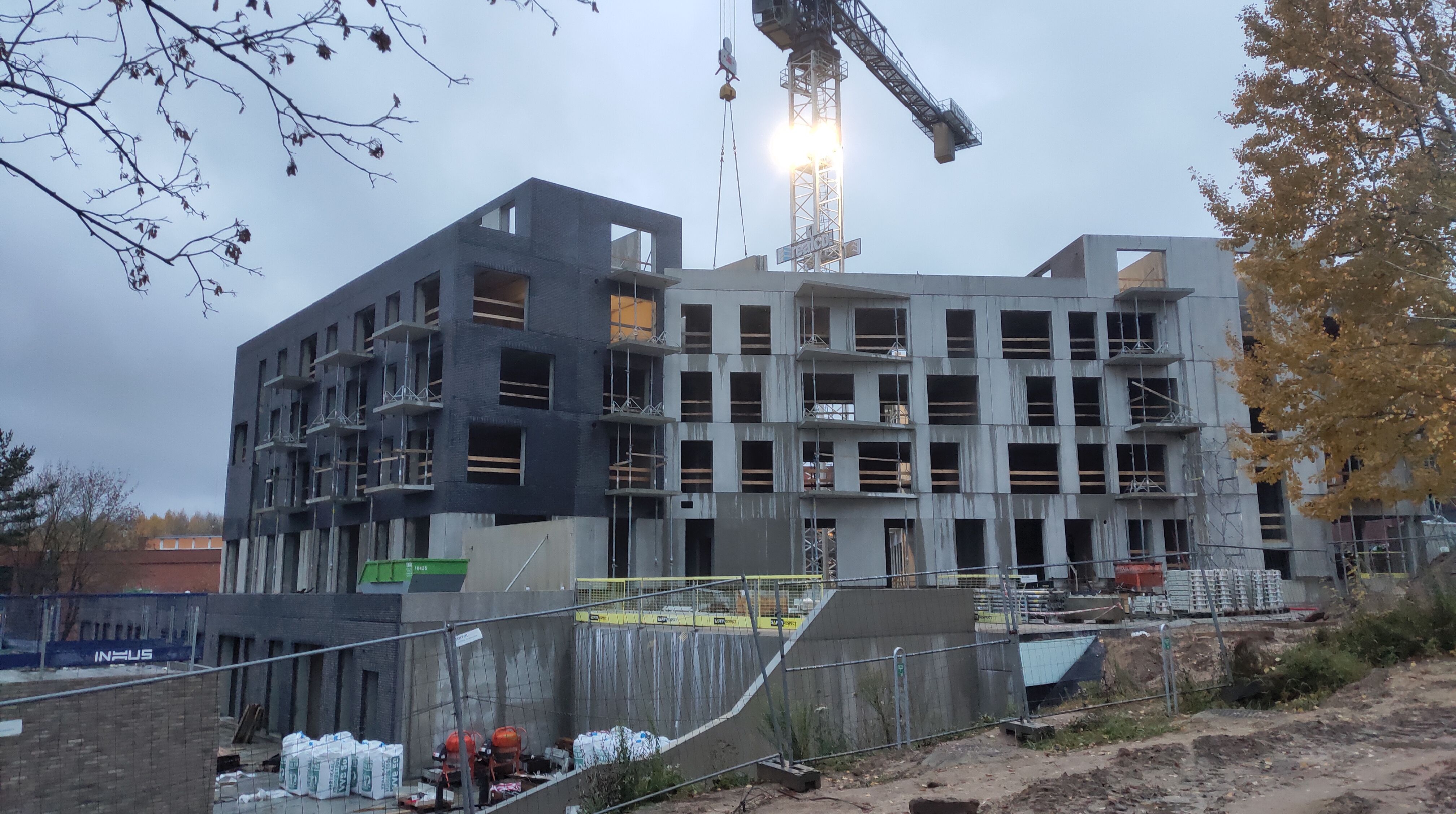 Click image for larger version

Name:	P51027-164457.jpg
Views:	338
Size:	1,20 MB
ID:	2227415