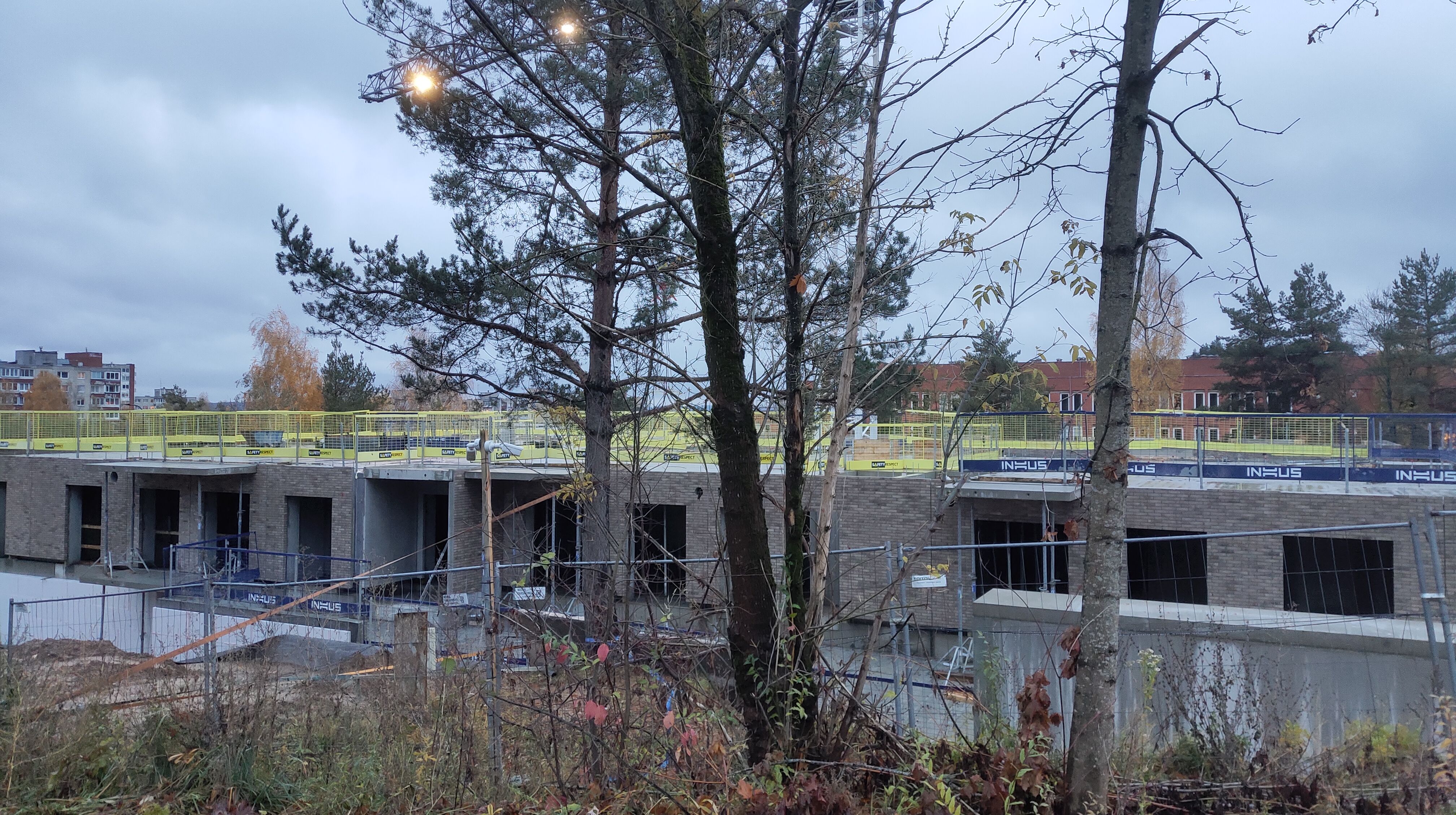 Click image for larger version

Name:	P51027-164501.jpg
Views:	339
Size:	1,85 MB
ID:	2227417