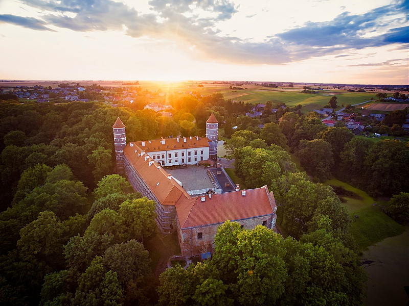 Click image for larger version

Name:	1-nakvyne-2-asmenims-tikroje-pilyje-su-pusryciais-vakariene-bei-ekskursija-7288.jpeg
Views:	66
Size:	404,6 kB
ID:	2230363