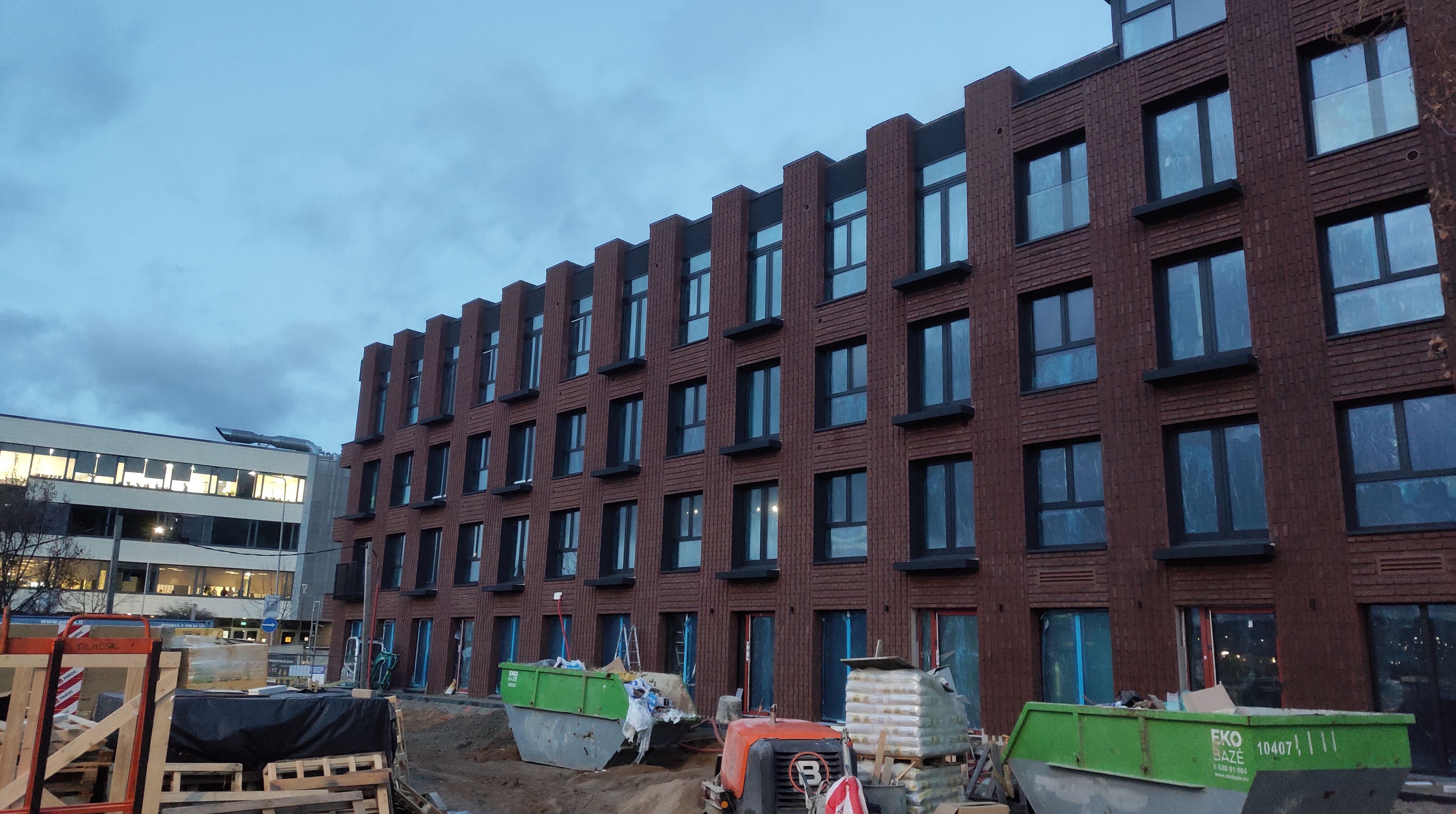 Click image for larger version

Name:	P51118-163835.jpg
Views:	400
Size:	1,04 MB
ID:	2230536