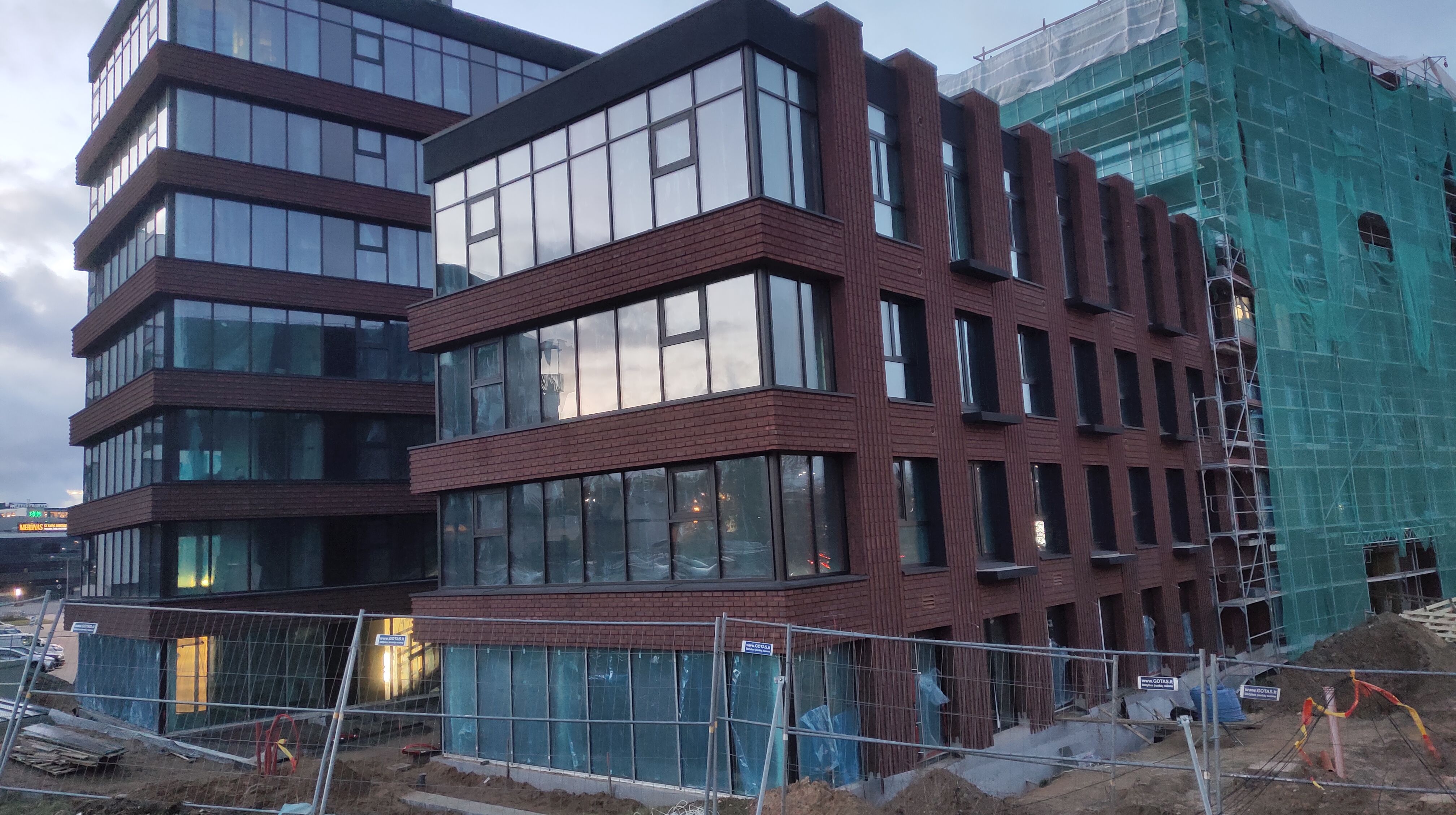 Click image for larger version

Name:	P51118-163559.jpg
Views:	399
Size:	1,20 MB
ID:	2230539