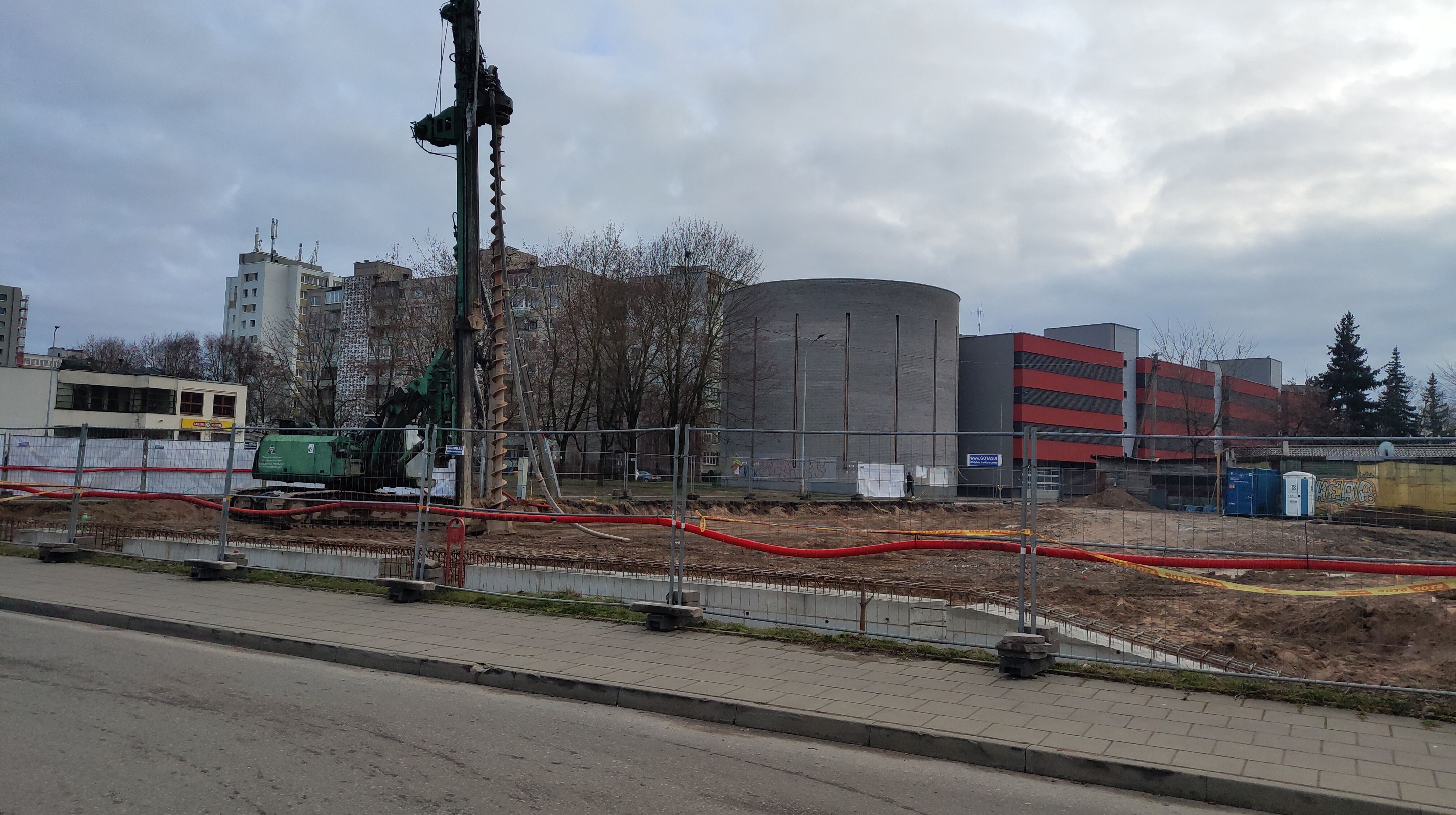 Click image for larger version

Name:	P51116-143514.jpg
Views:	0
Size:	1,20 MB
ID:	2232137