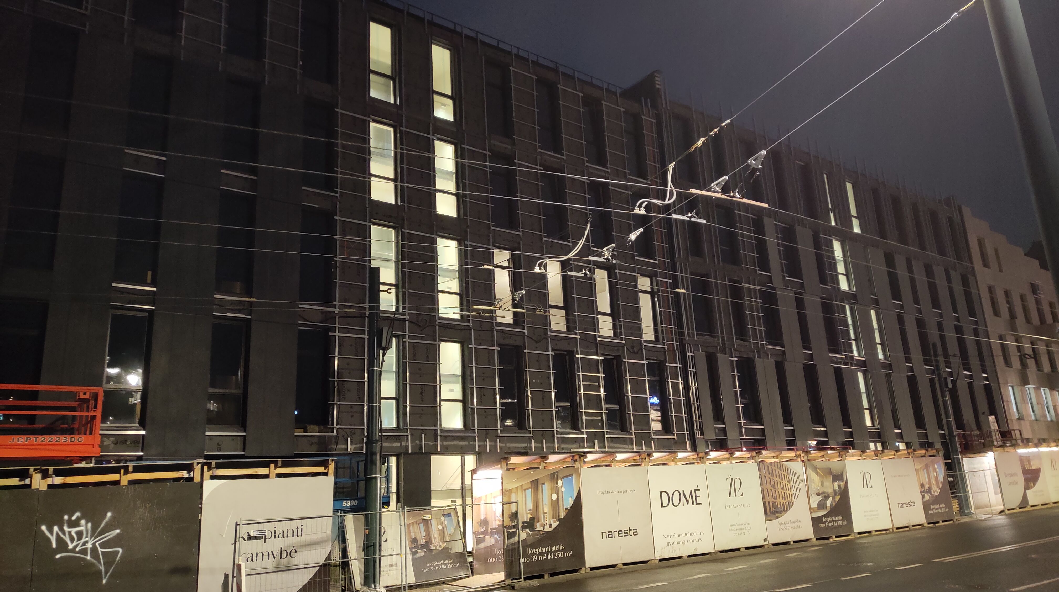 Click image for larger version

Name:	P51221-171042.jpg
Views:	68
Size:	907,5 kB
ID:	2236055