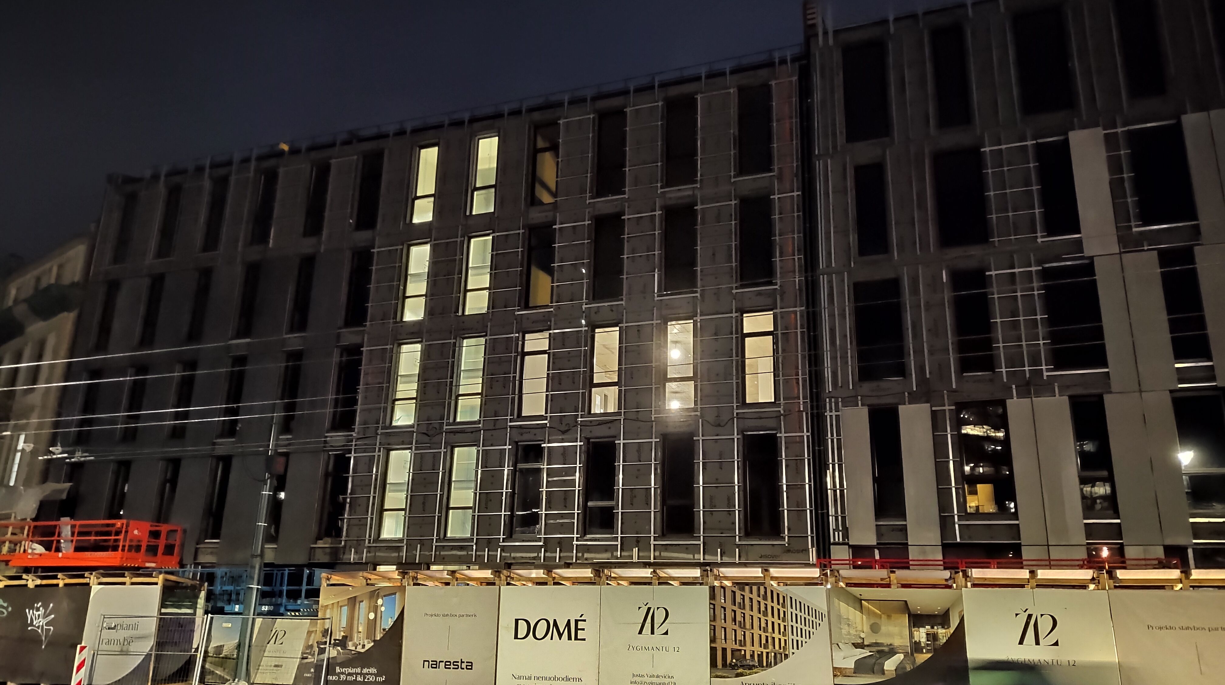 Click image for larger version

Name:	P51221-171132.jpg
Views:	66
Size:	804,7 kB
ID:	2236058