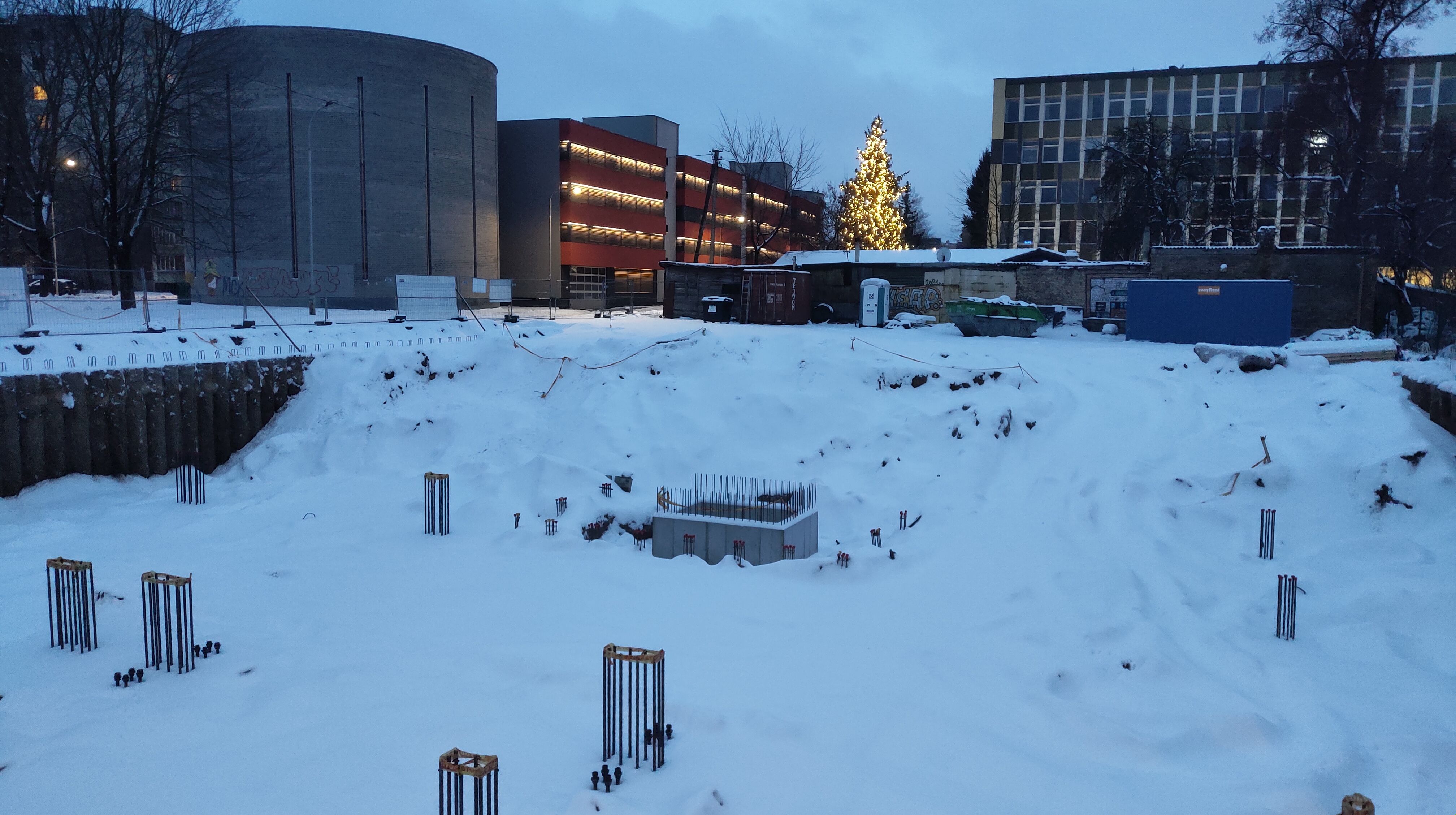 Click image for larger version

Name:	P60102-163140.jpg
Views:	125
Size:	1008,7 kB
ID:	2236928