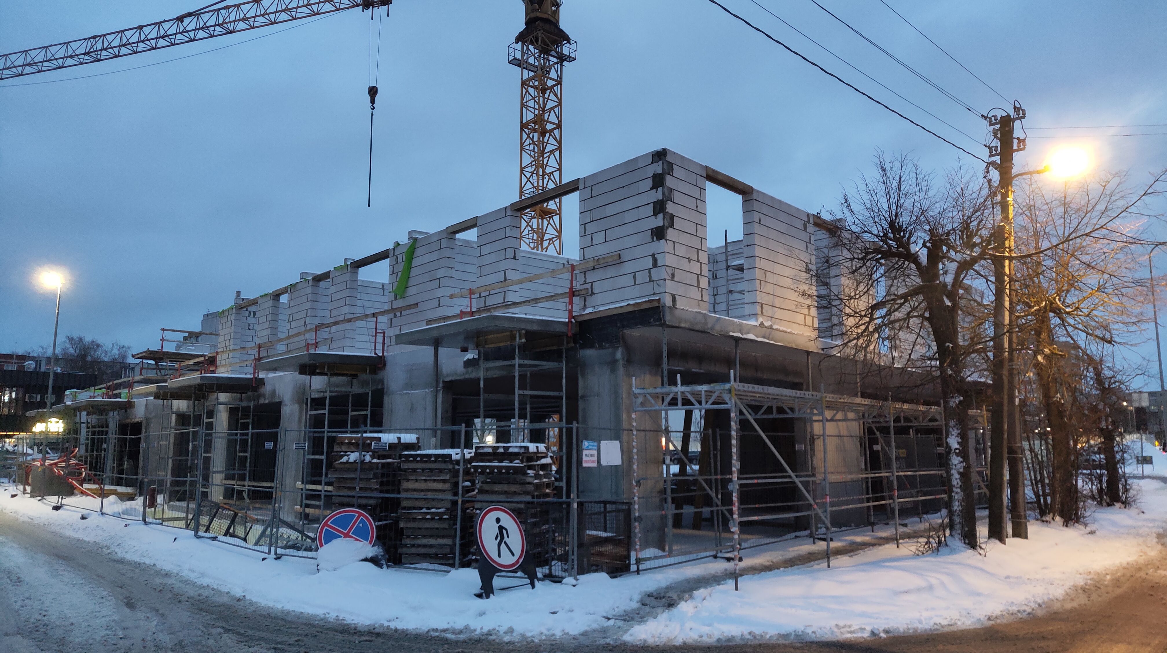 Click image for larger version

Name:	P60102-162959.jpg
Views:	359
Size:	1,10 MB
ID:	2237464