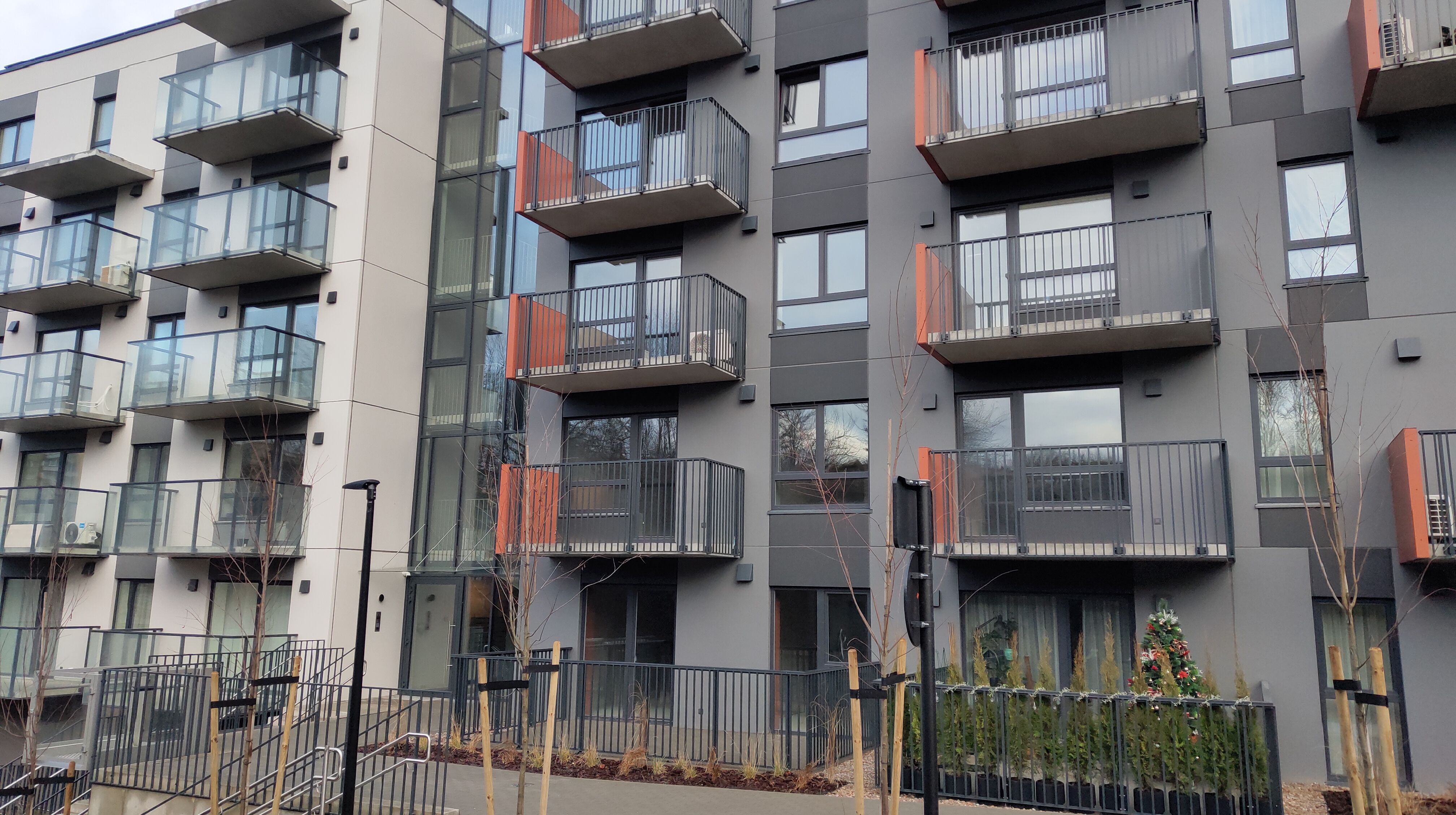 Click image for larger version

Name:	P51221-143033.jpg
Views:	741
Size:	1,26 MB
ID:	2238129