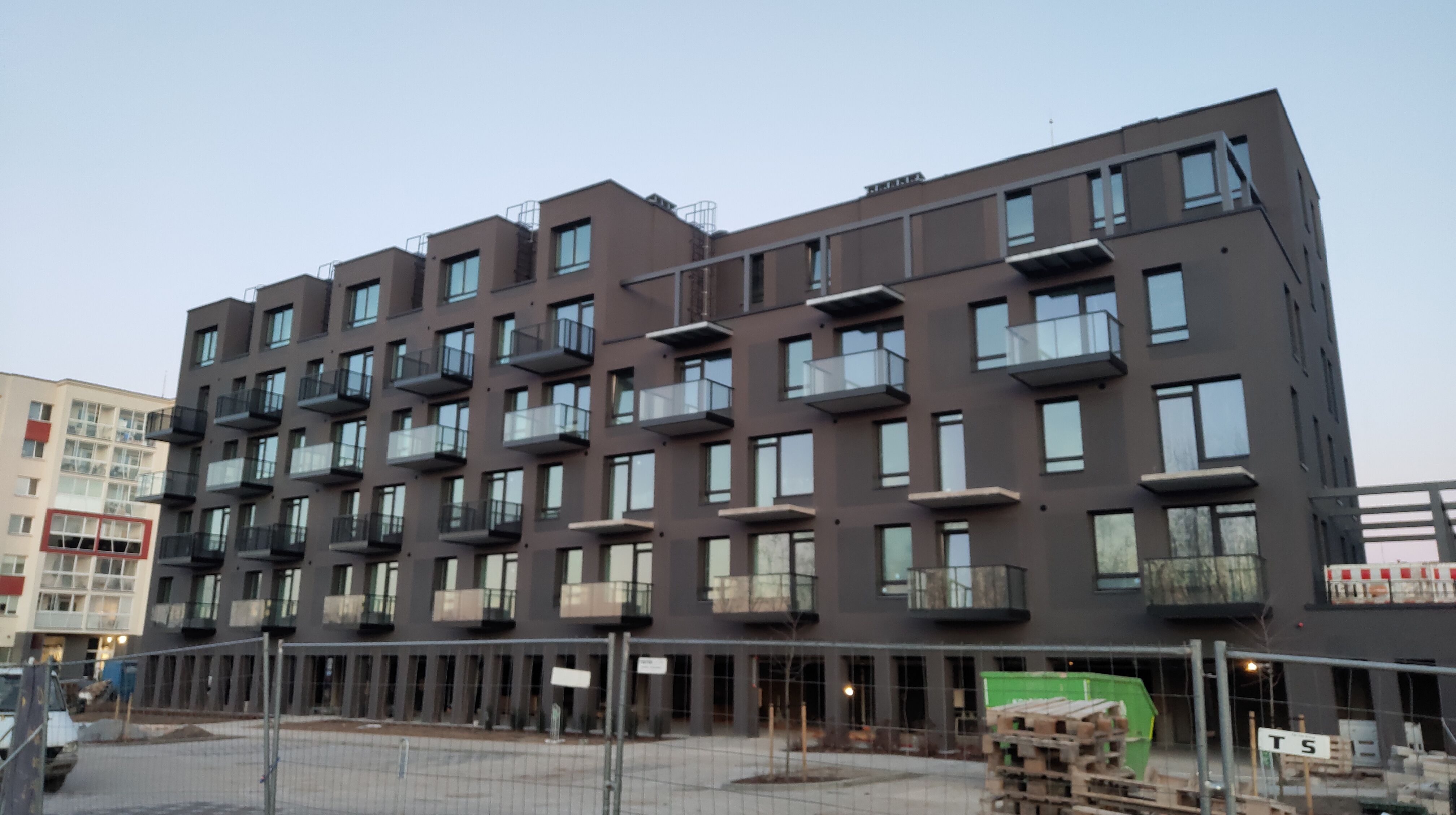 Click image for larger version

Name:	P51223-160702.jpg
Views:	308
Size:	819,0 kB
ID:	2238414