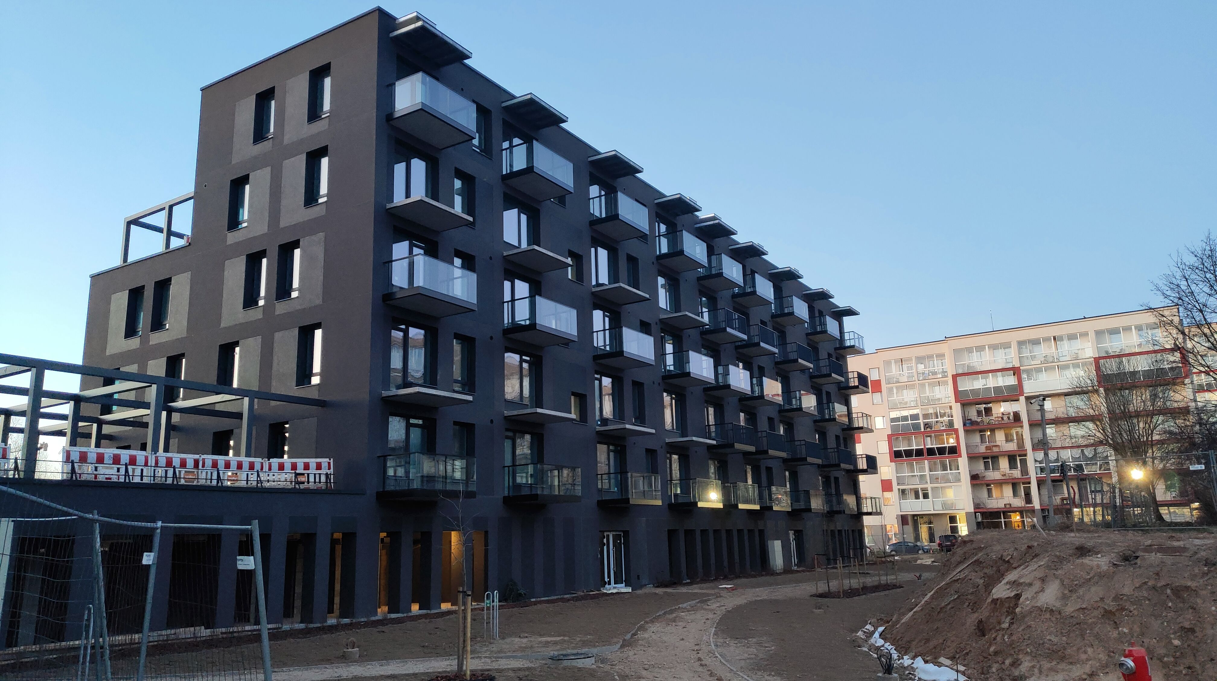 Click image for larger version

Name:	P51223-161700.jpg
Views:	303
Size:	1,05 MB
ID:	2238418