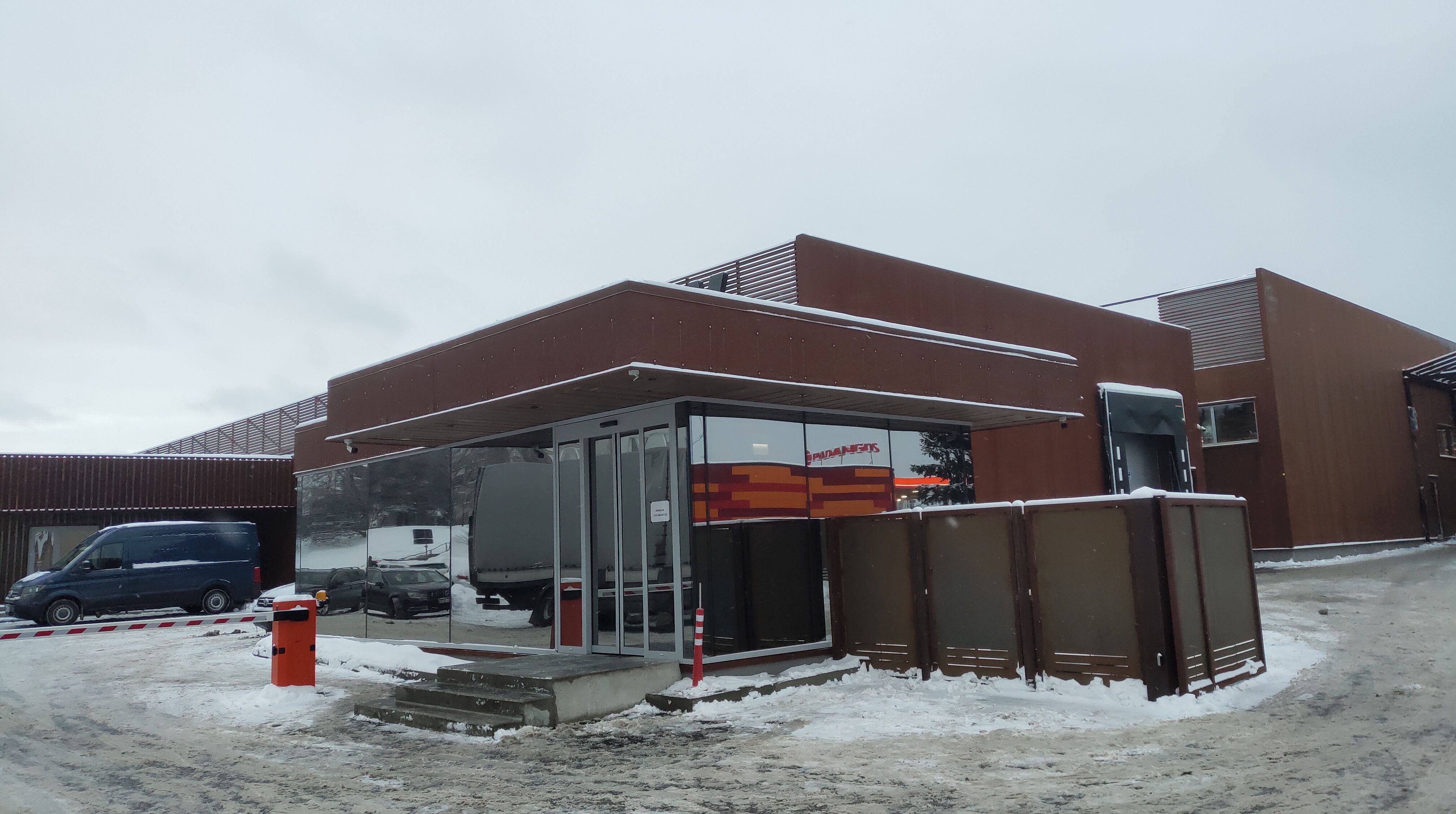 Click image for larger version

Name:	P60129-163359.jpg
Views:	31
Size:	907,7 kB
ID:	2240382