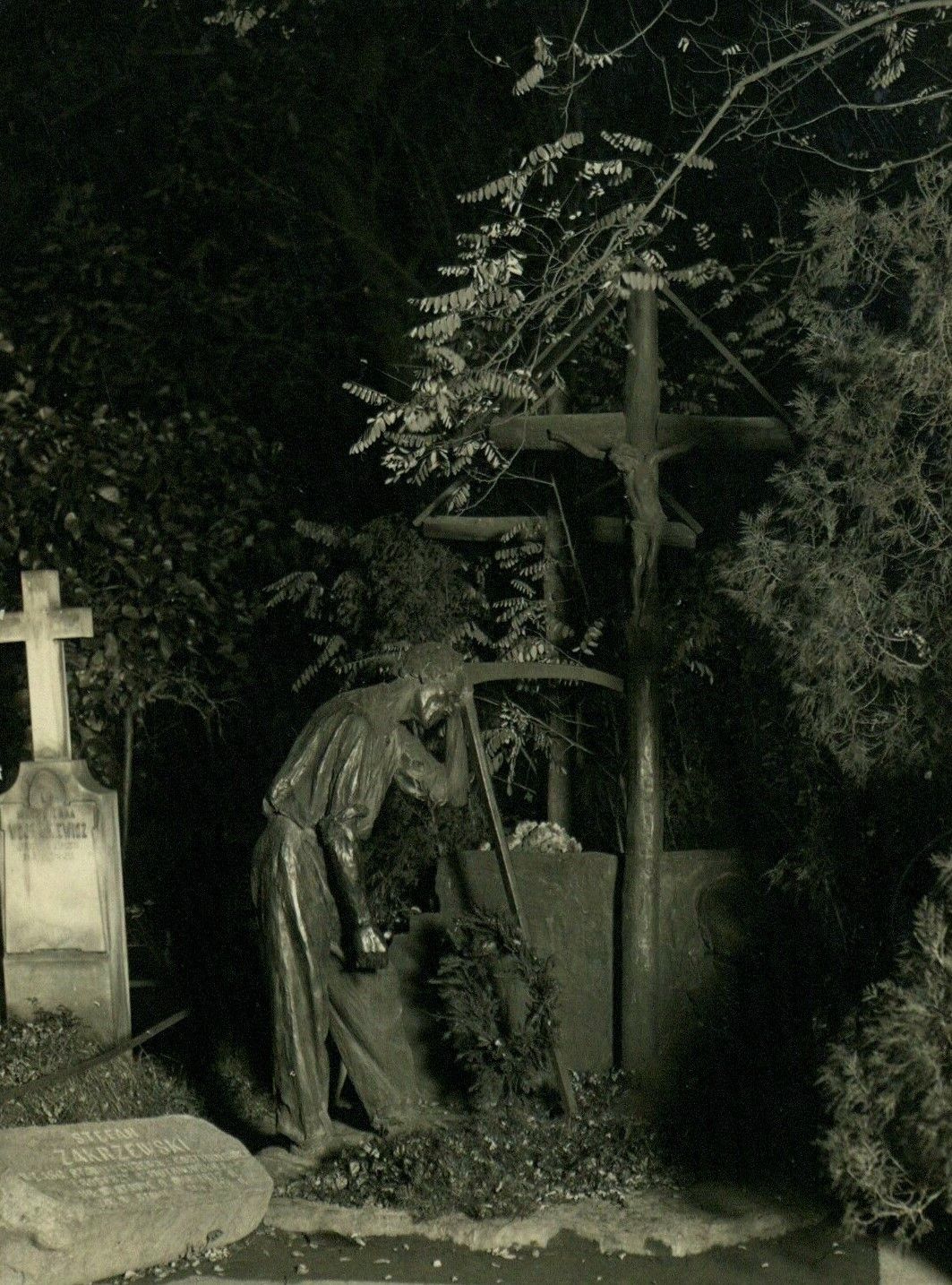 Click image for larger version  Name:	FB Feliks Zarkrzewski (1846-1909) kapas Varšuvoje.jpg Views:	0 Size:	345,5 kB ID:	2241259