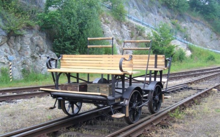 Click image for larger version

Name:	20240718171824_pakova_drezina_Graz_1888_(c)_Archiv_Muzeum_zel_drezin_Cachrov.jpg
Views:	0
Size:	75,6 kB
ID:	2242427