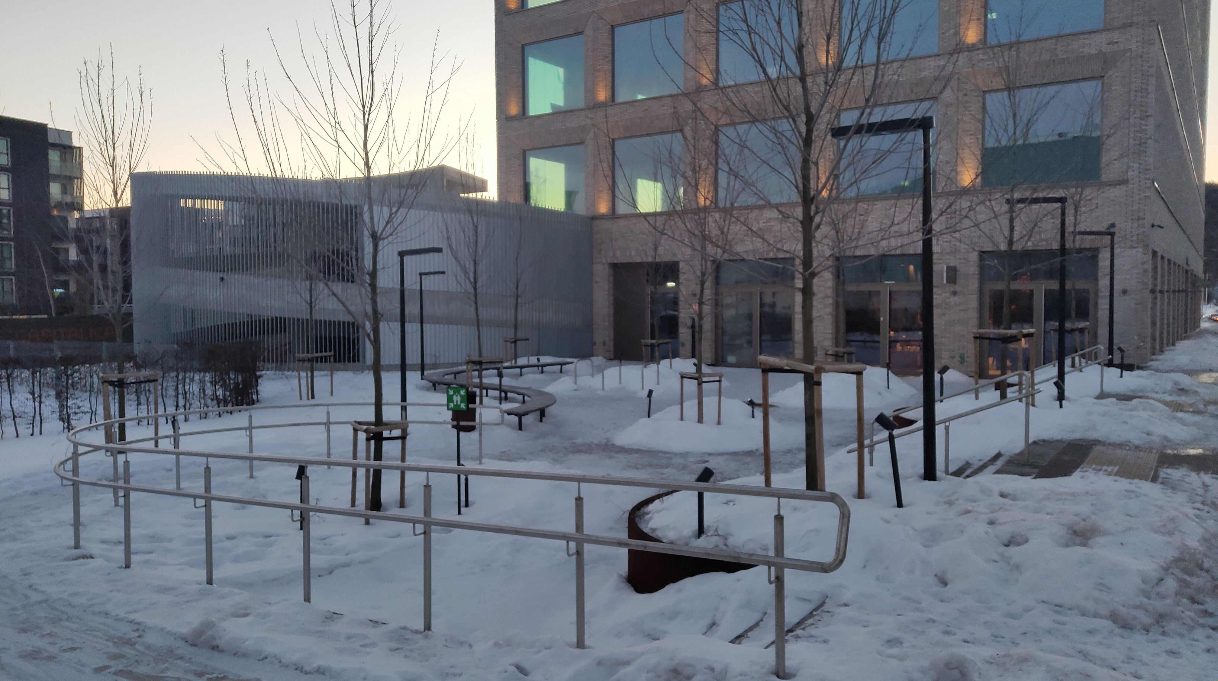 Click image for larger version

Name:	P60215-172935.jpg
Views:	219
Size:	1,12 MB
ID:	2242584