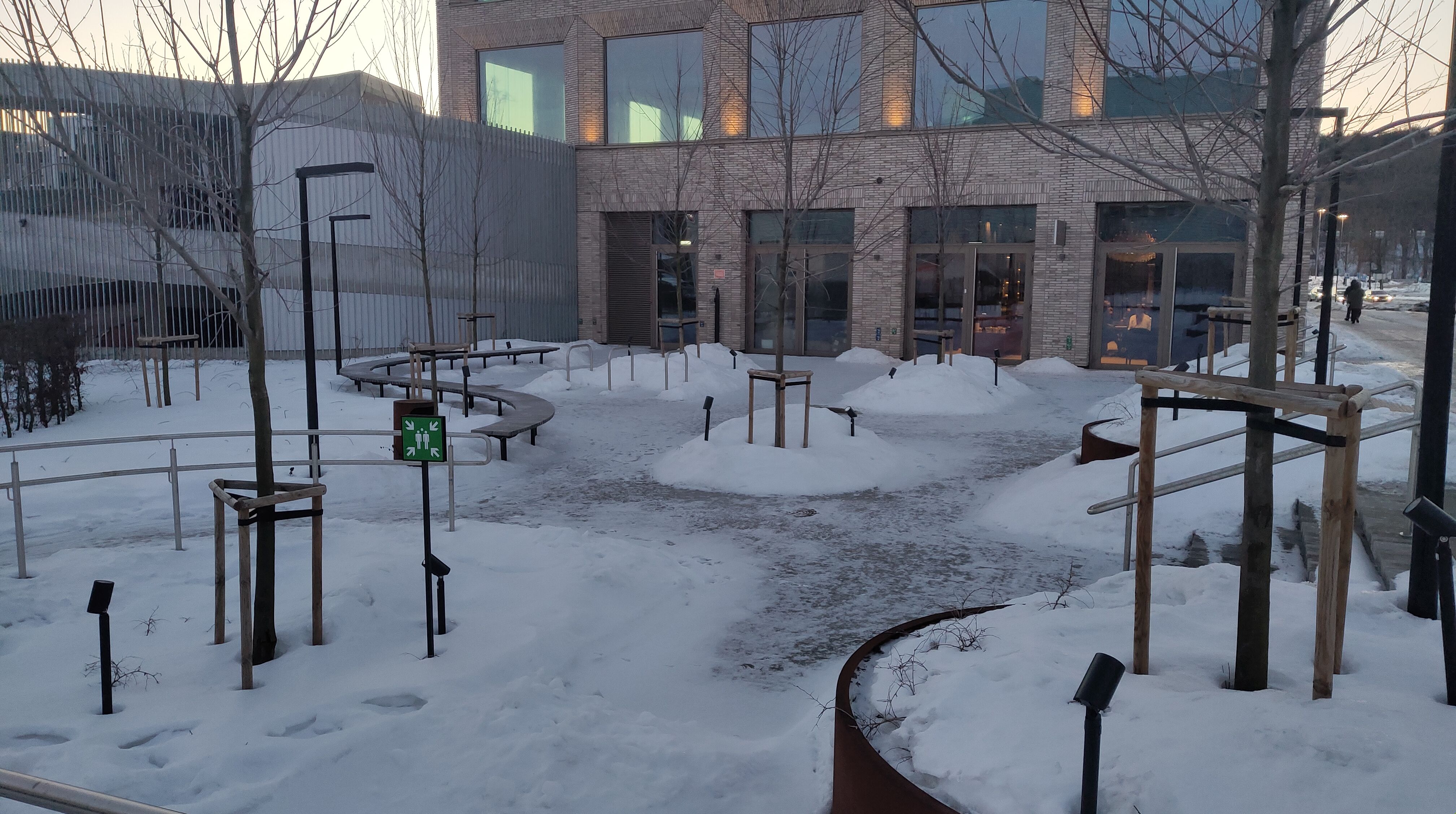 Click image for larger version

Name:	P60215-172954.jpg
Views:	216
Size:	1,32 MB
ID:	2242586