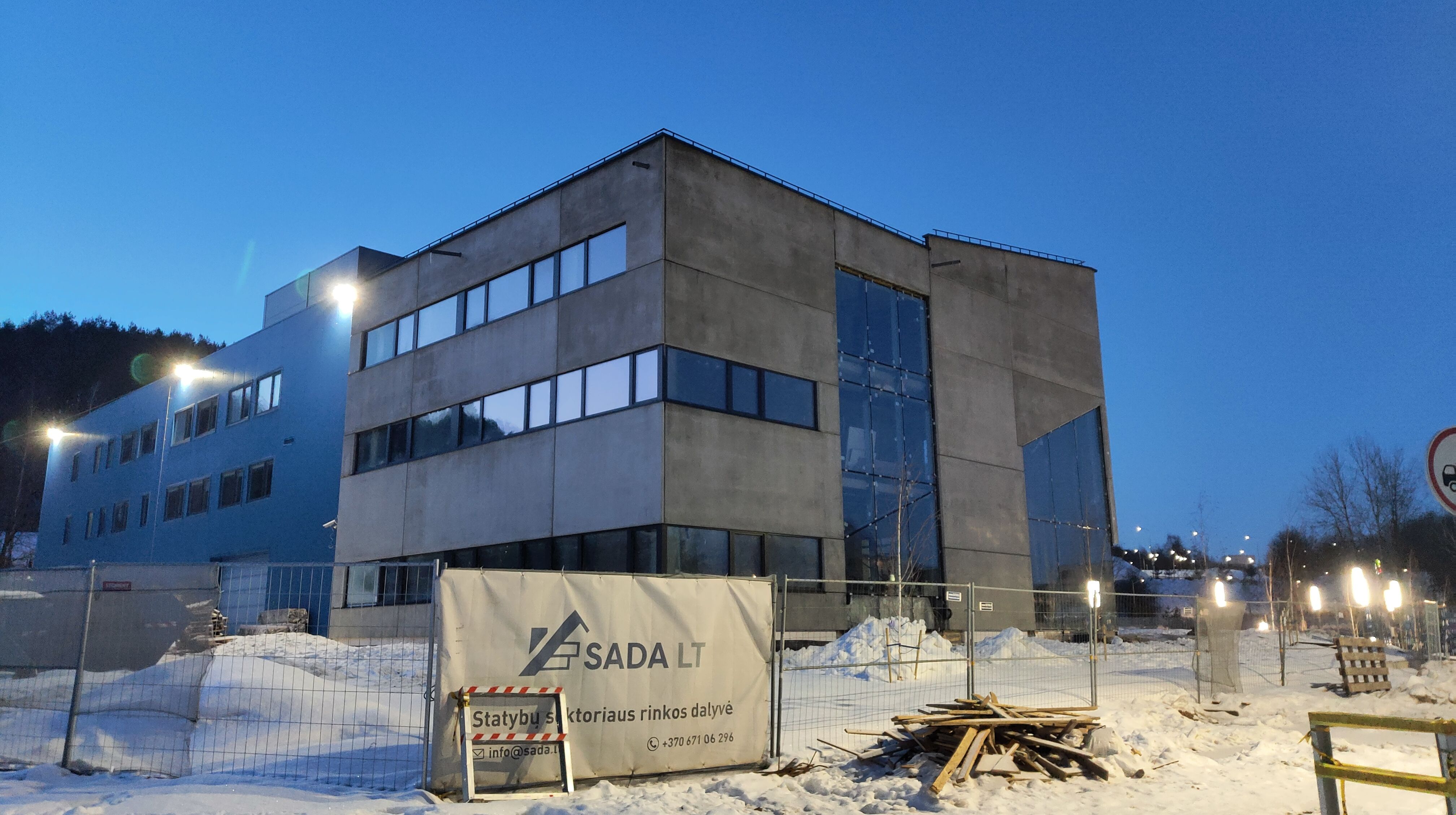 Click image for larger version

Name:	P60215-180015.jpg
Views:	744
Size:	1,05 MB
ID:	2243337