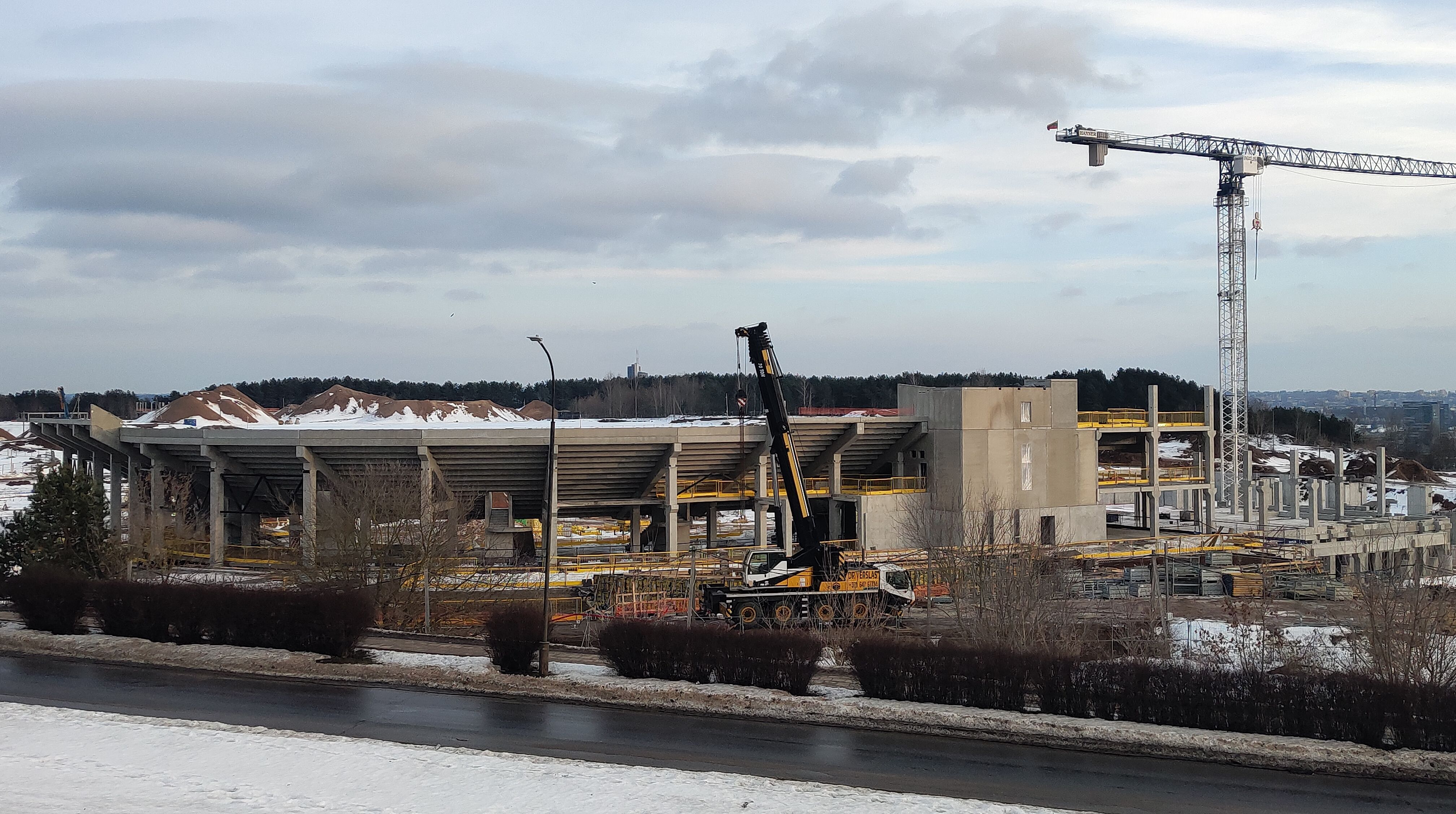 Click image for larger version

Name:	P60301-170446.jpg
Views:	217
Size:	1,33 MB
ID:	2244088