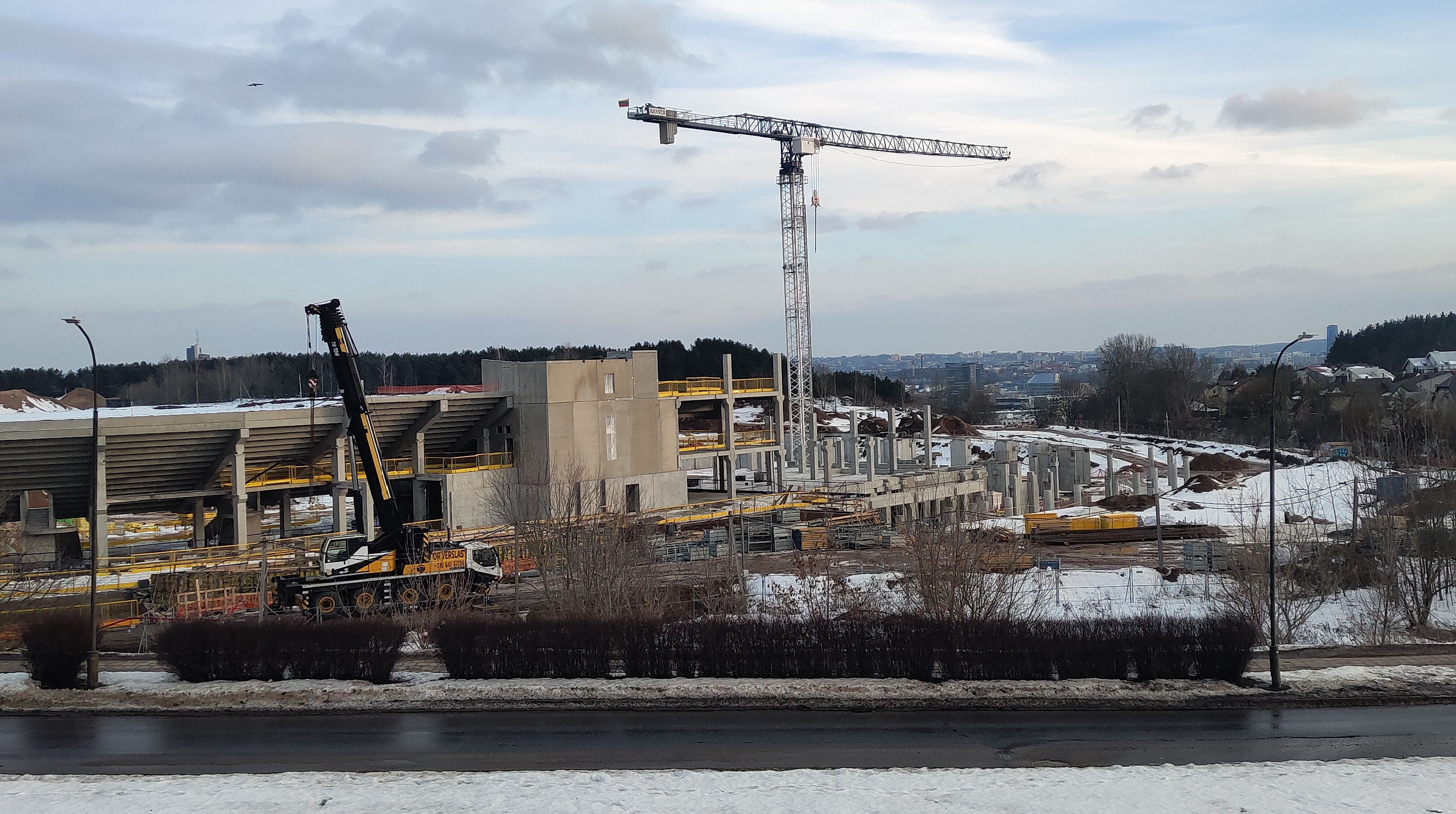 Click image for larger version

Name:	P60301-170442.jpg
Views:	217
Size:	1,40 MB
ID:	2244089