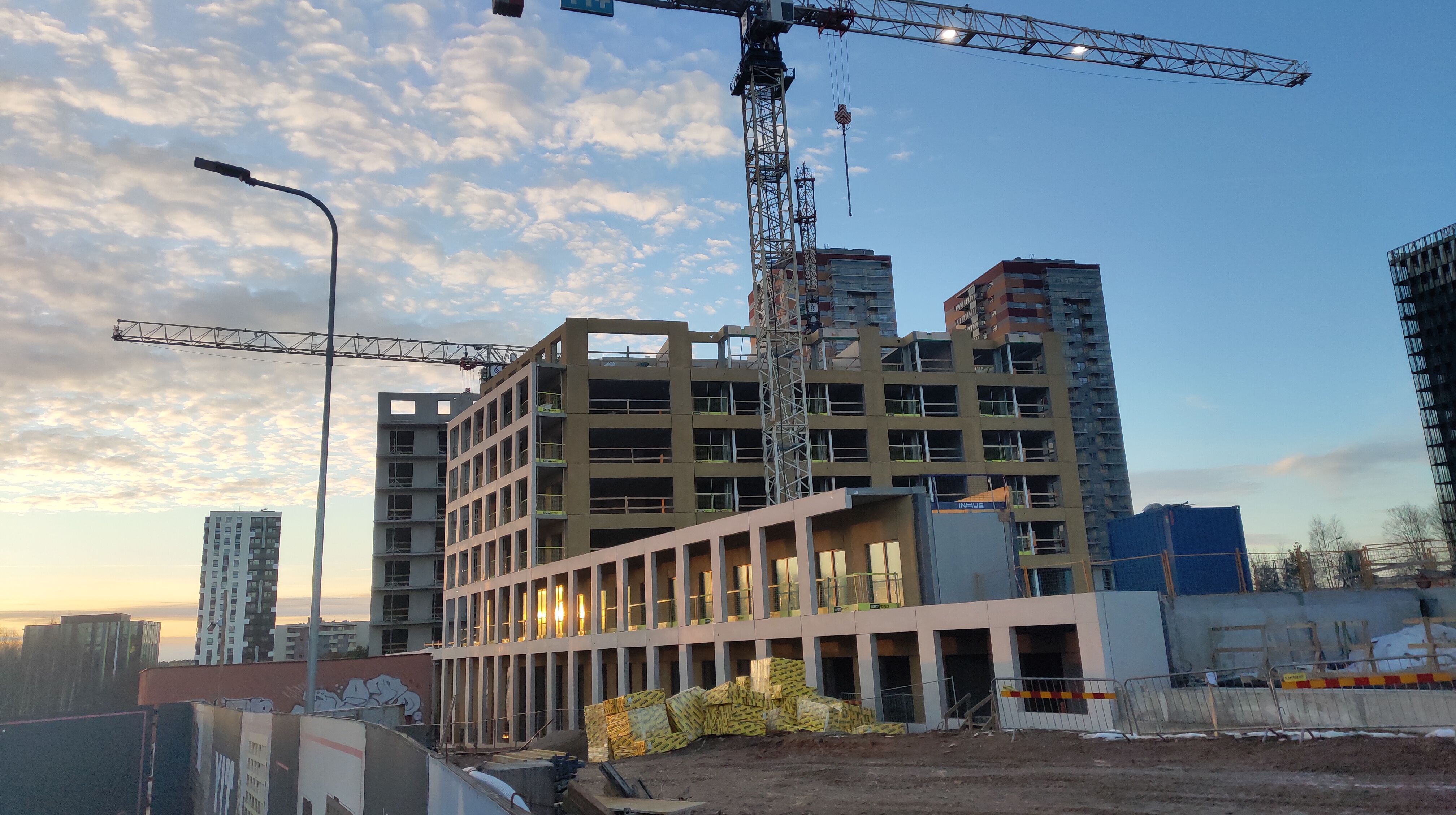 Click image for larger version

Name:	P60303-173957.jpg
Views:	103
Size:	1,06 MB
ID:	2244352