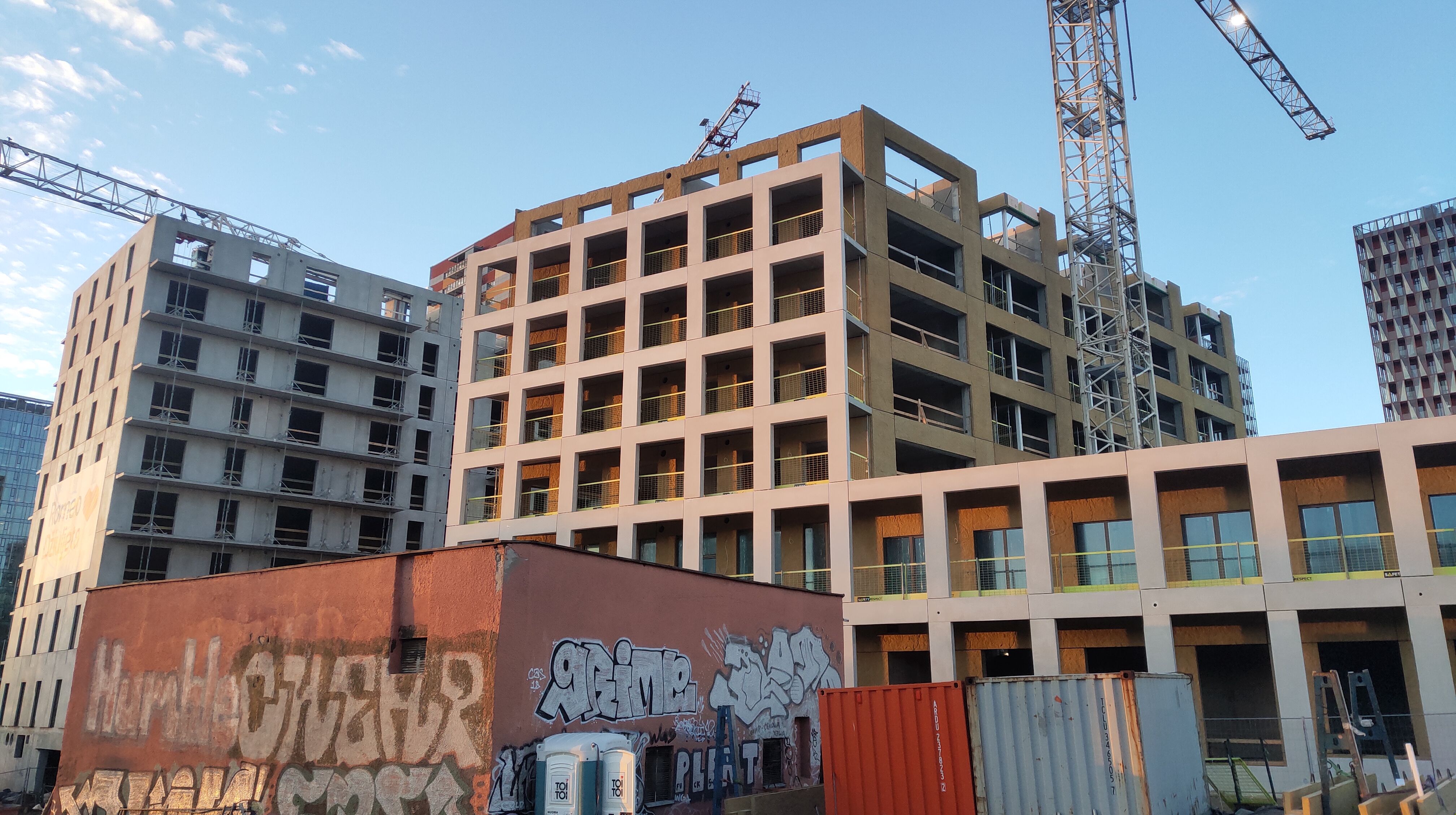 Click image for larger version

Name:	P60303-174140.jpg
Views:	102
Size:	1,22 MB
ID:	2244359