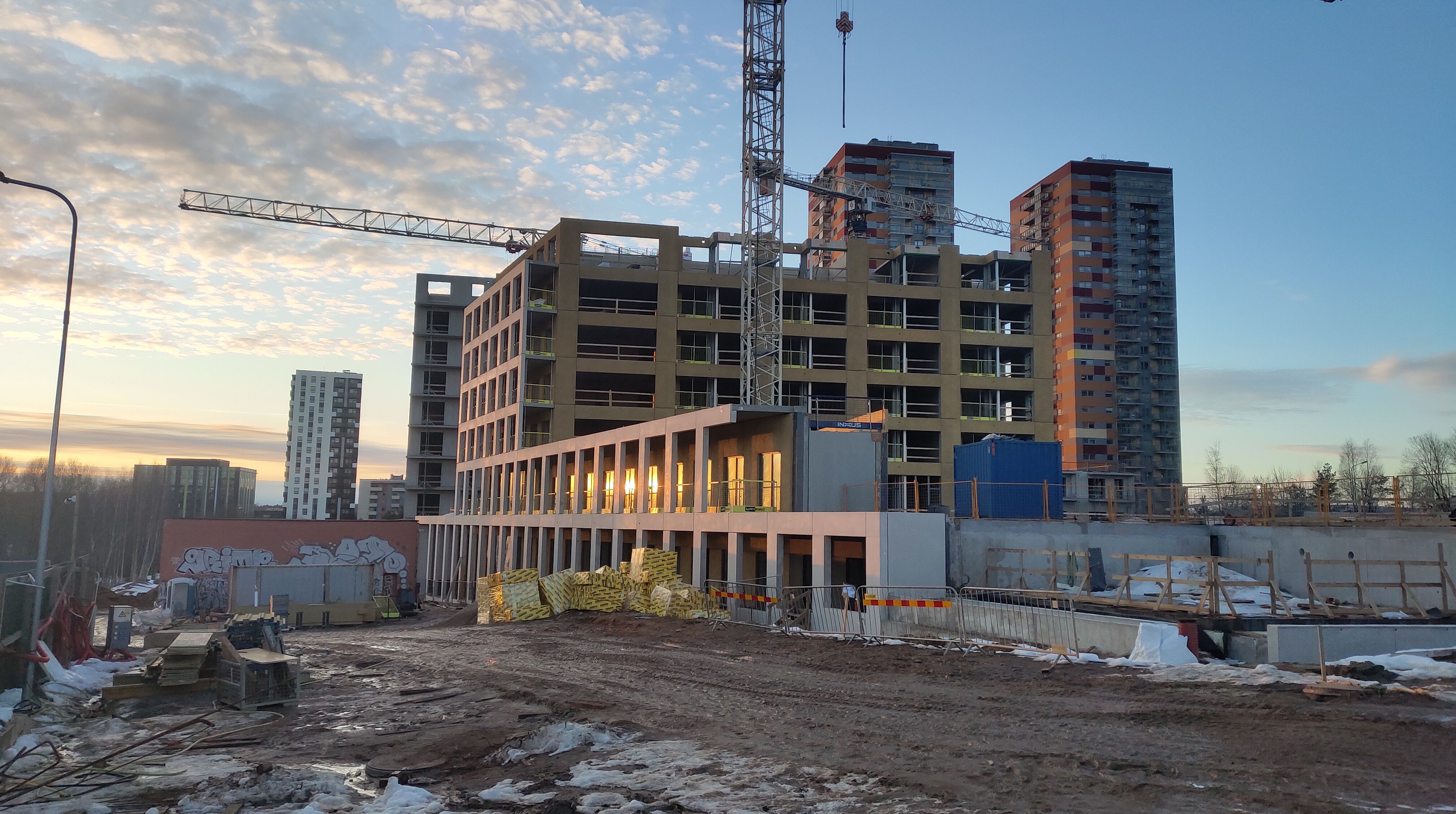 Click image for larger version

Name:	P60303-174253.jpg
Views:	103
Size:	1,33 MB
ID:	2244360