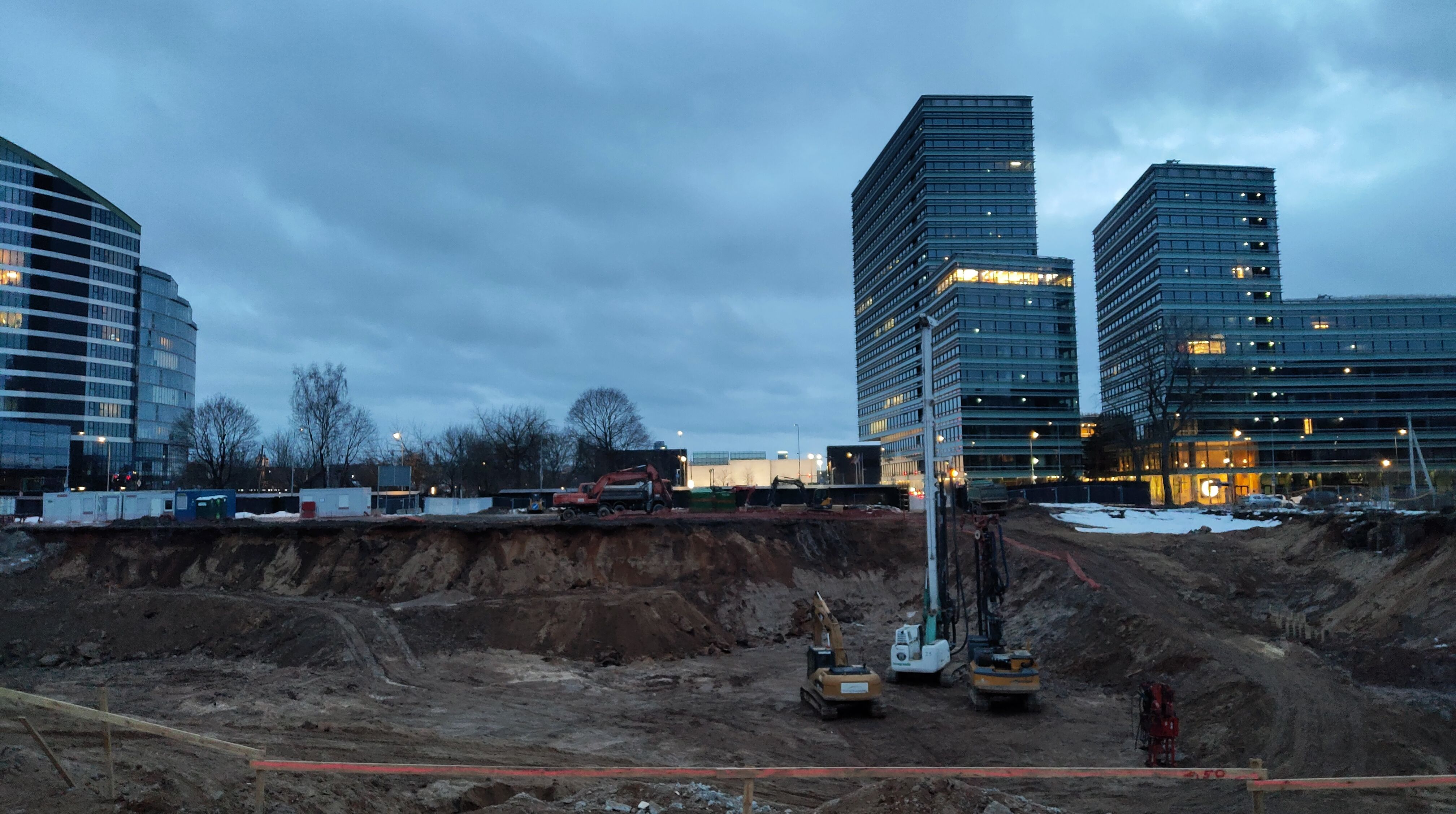 Click image for larger version

Name:	P60301-181413.jpg
Views:	342
Size:	1,06 MB
ID:	2244531